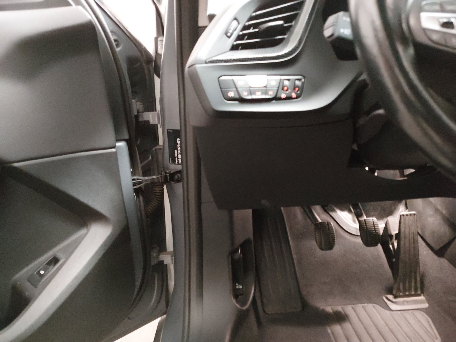 BMW 116i Sport Line Navi LED LC-Pro PDC SHZ 7
