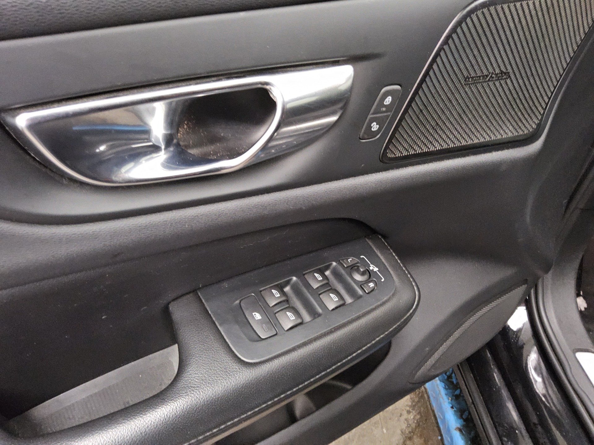 Volvo V60 B4 D Momentum Pro AHK Navi LED 10