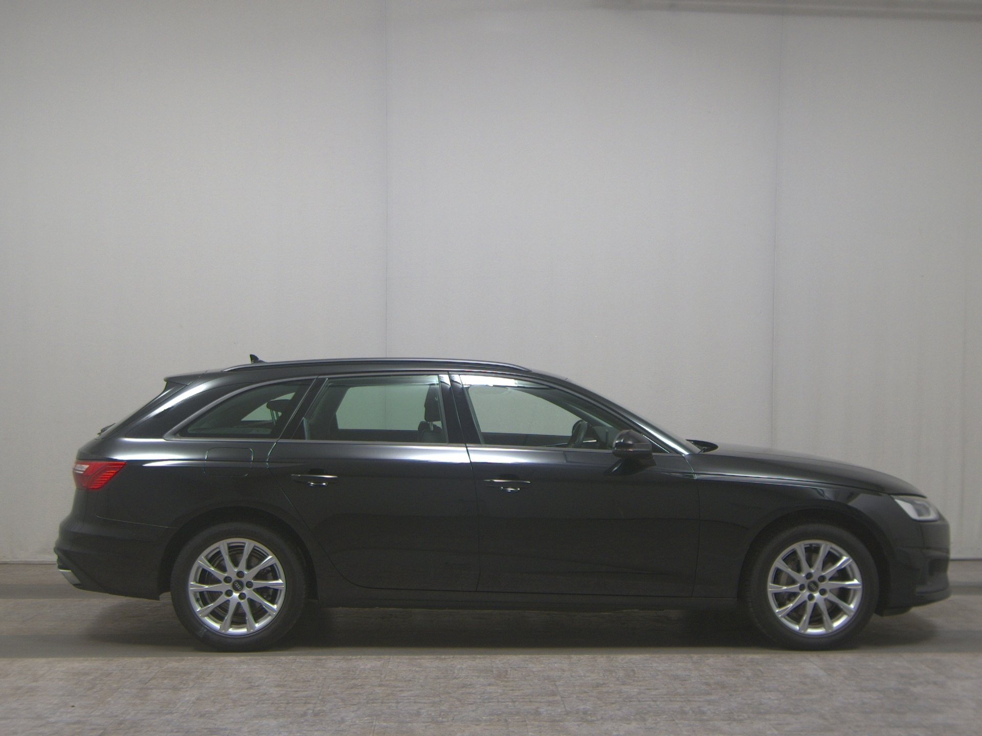 Audi A4 Avant 40 TDI Navi LED Shz PDC
