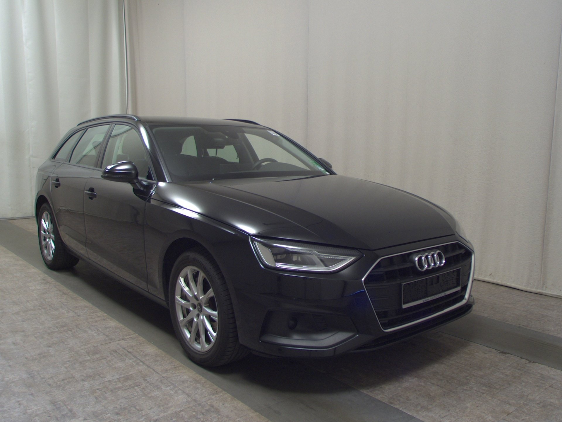 Audi A4 Avant 40 TDI Navi LED Shz PDC 3