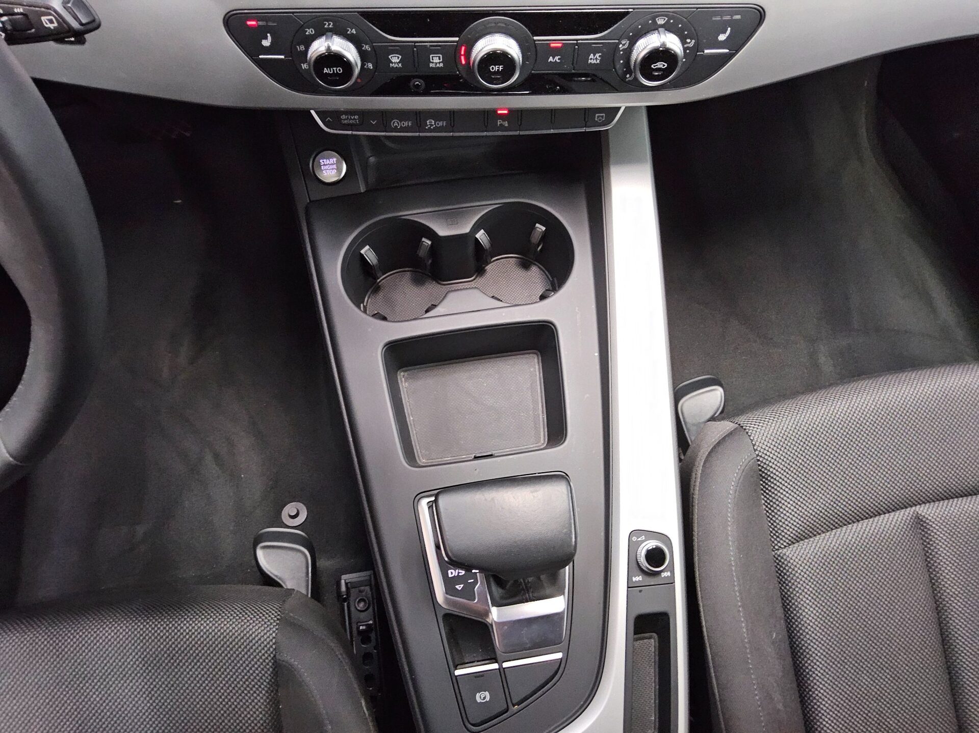 Audi A4 Avant 40 TDI Navi LED Shz PDC 6