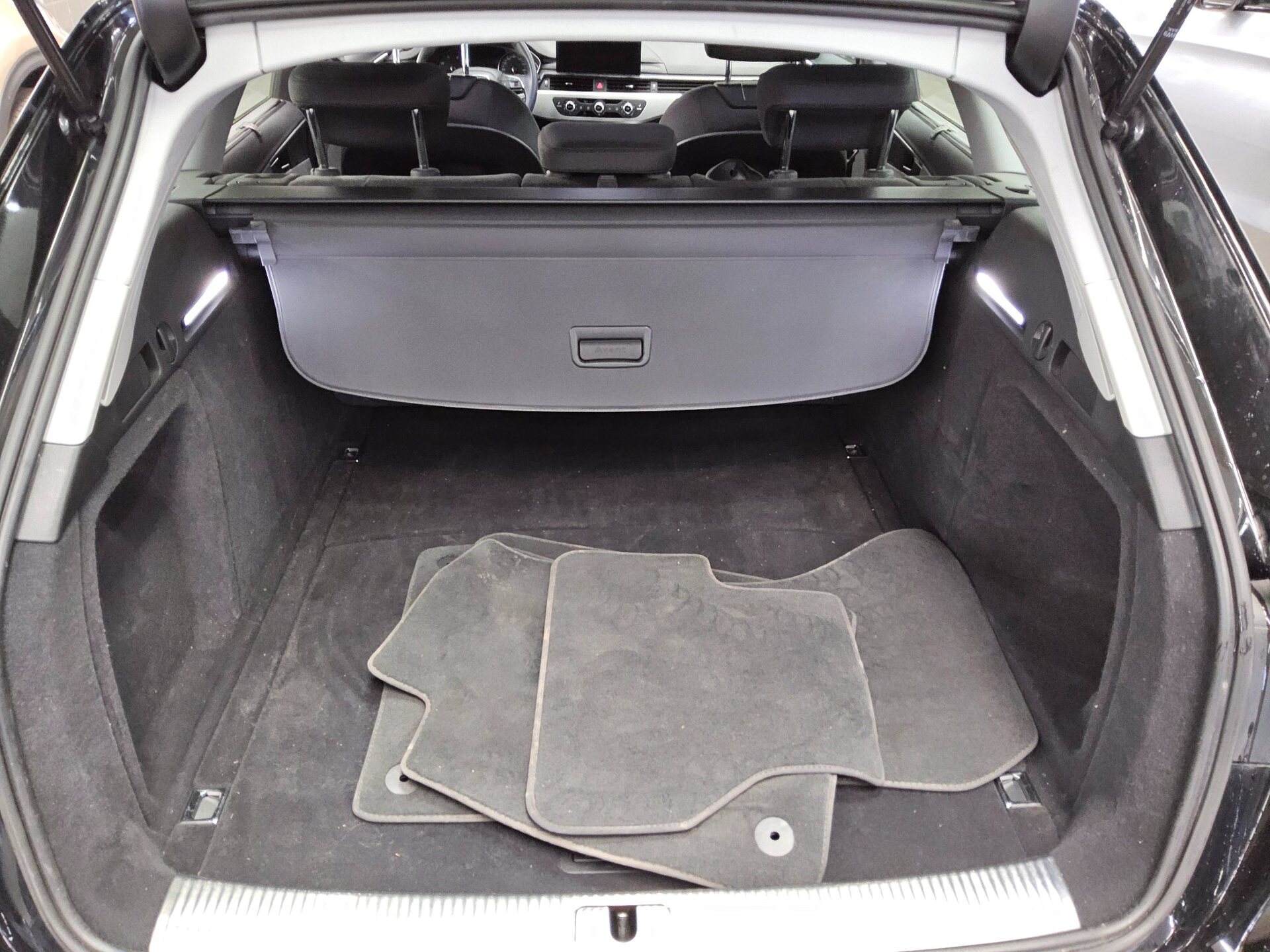 Audi A4 Avant 40 TDI Navi LED Shz PDC 11