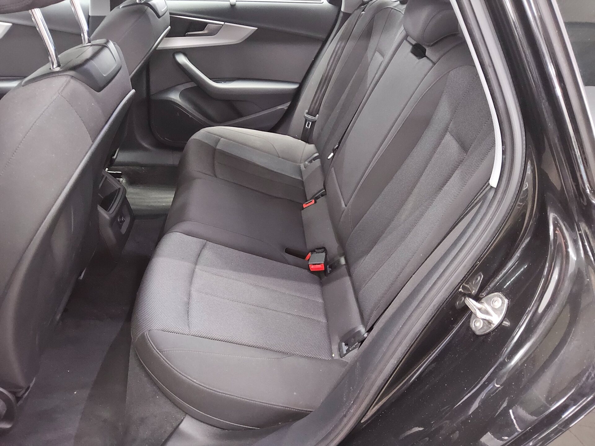 Audi A4 Avant 40 TDI Navi LED Shz PDC 13