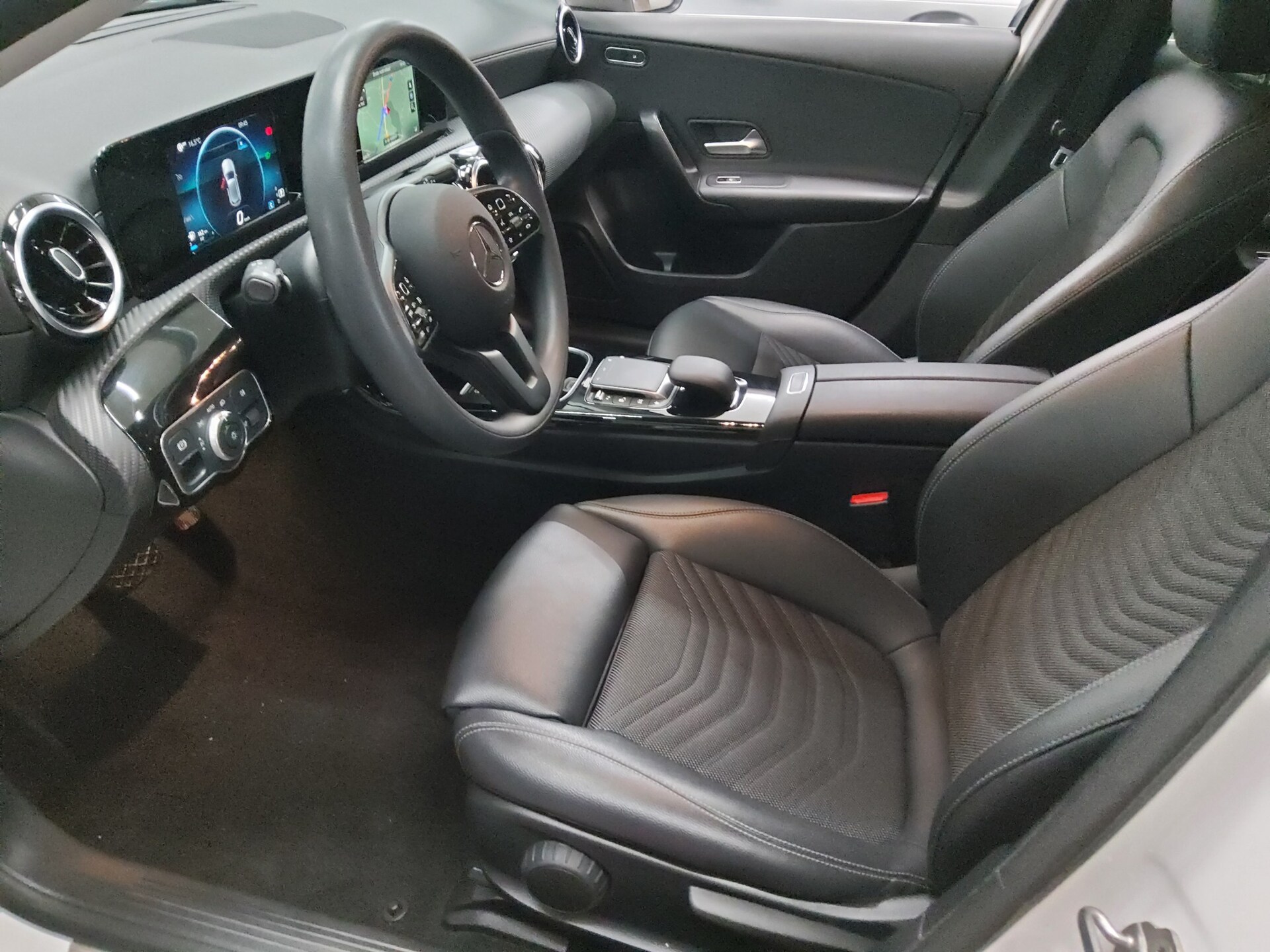 Mercedes-Benz A 180 d Navi LED Shz T-Leder AHK MBUX 9