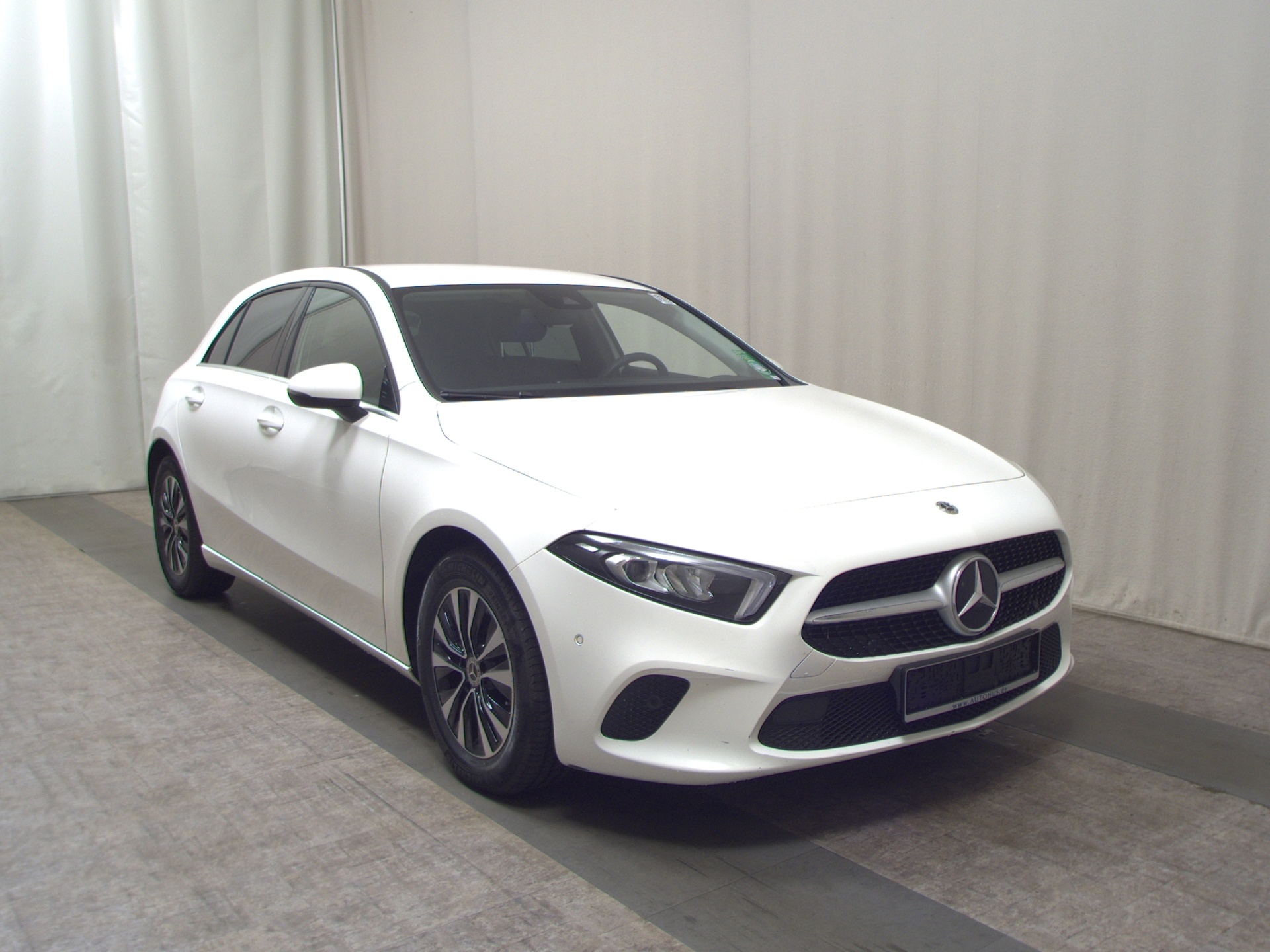 Mercedes-Benz A 180 d Navi LED Shz T-Leder AHK MBUX 3