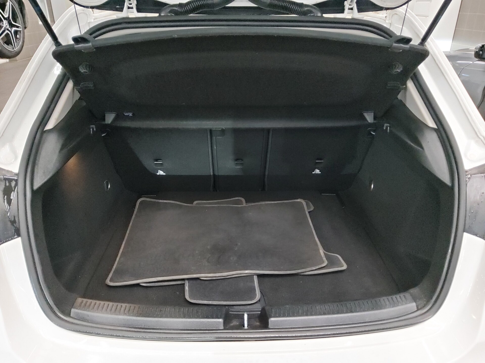 Mercedes-Benz A 180 d Navi LED Shz T-Leder AHK MBUX 12