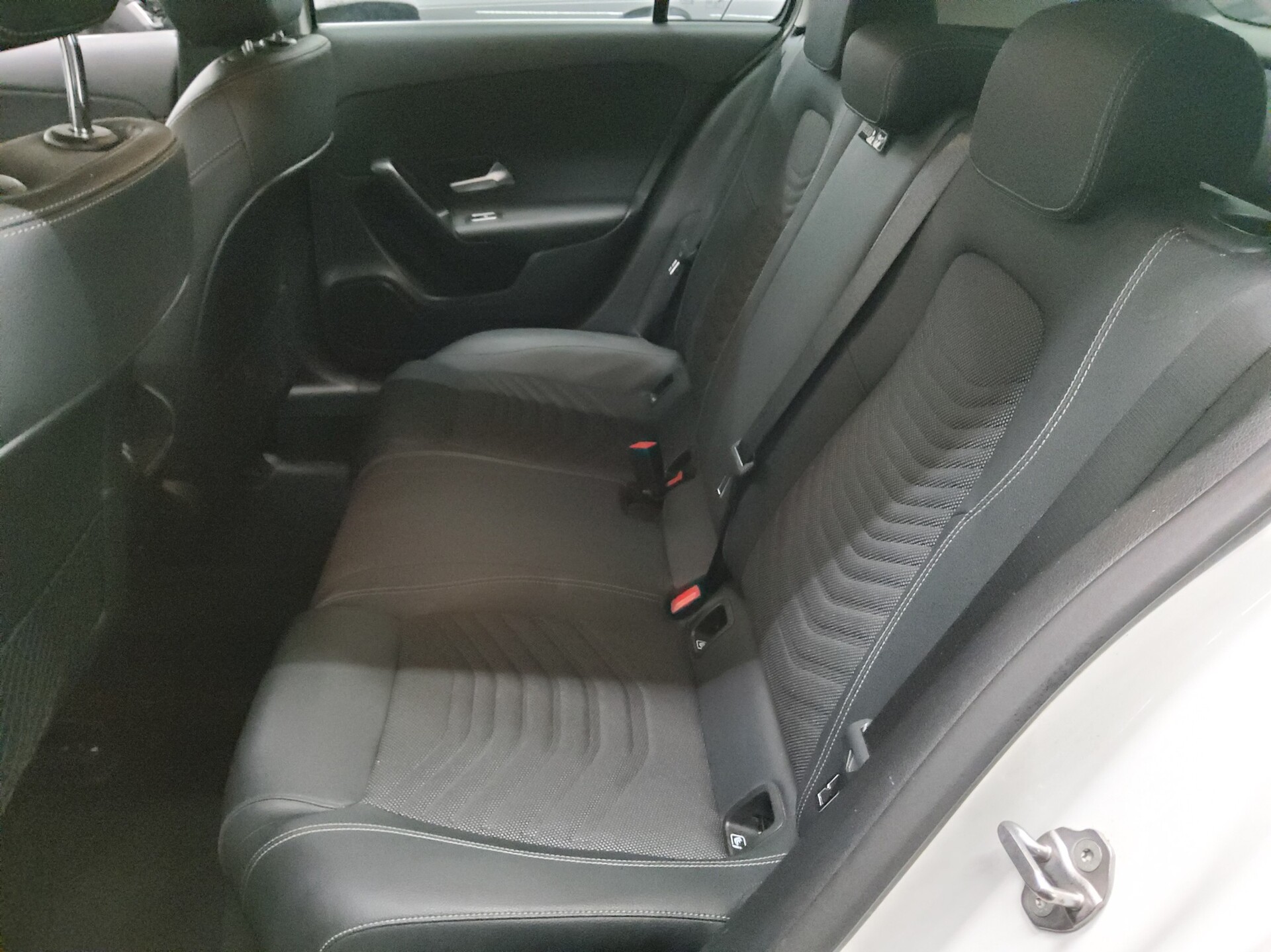 Mercedes-Benz A 180 d Navi LED Shz T-Leder AHK MBUX 13