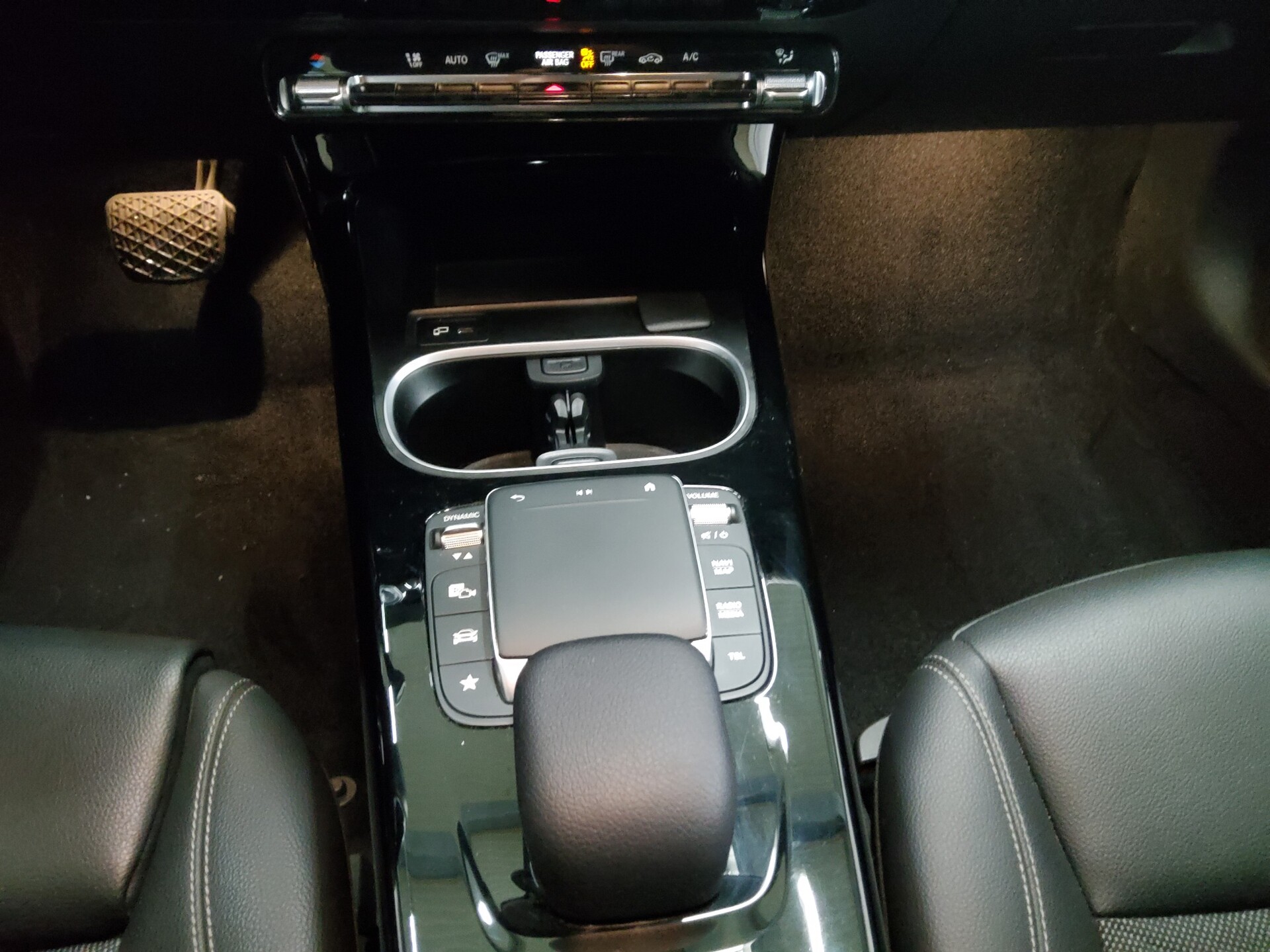 Mercedes-Benz A 180 d Navi LED Shz T-Leder AHK MBUX 6