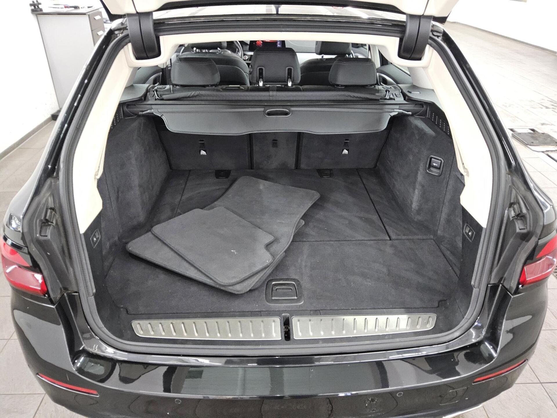 BMW 520dA Touring Leder Navi LED Pano 4xShz Klima 12