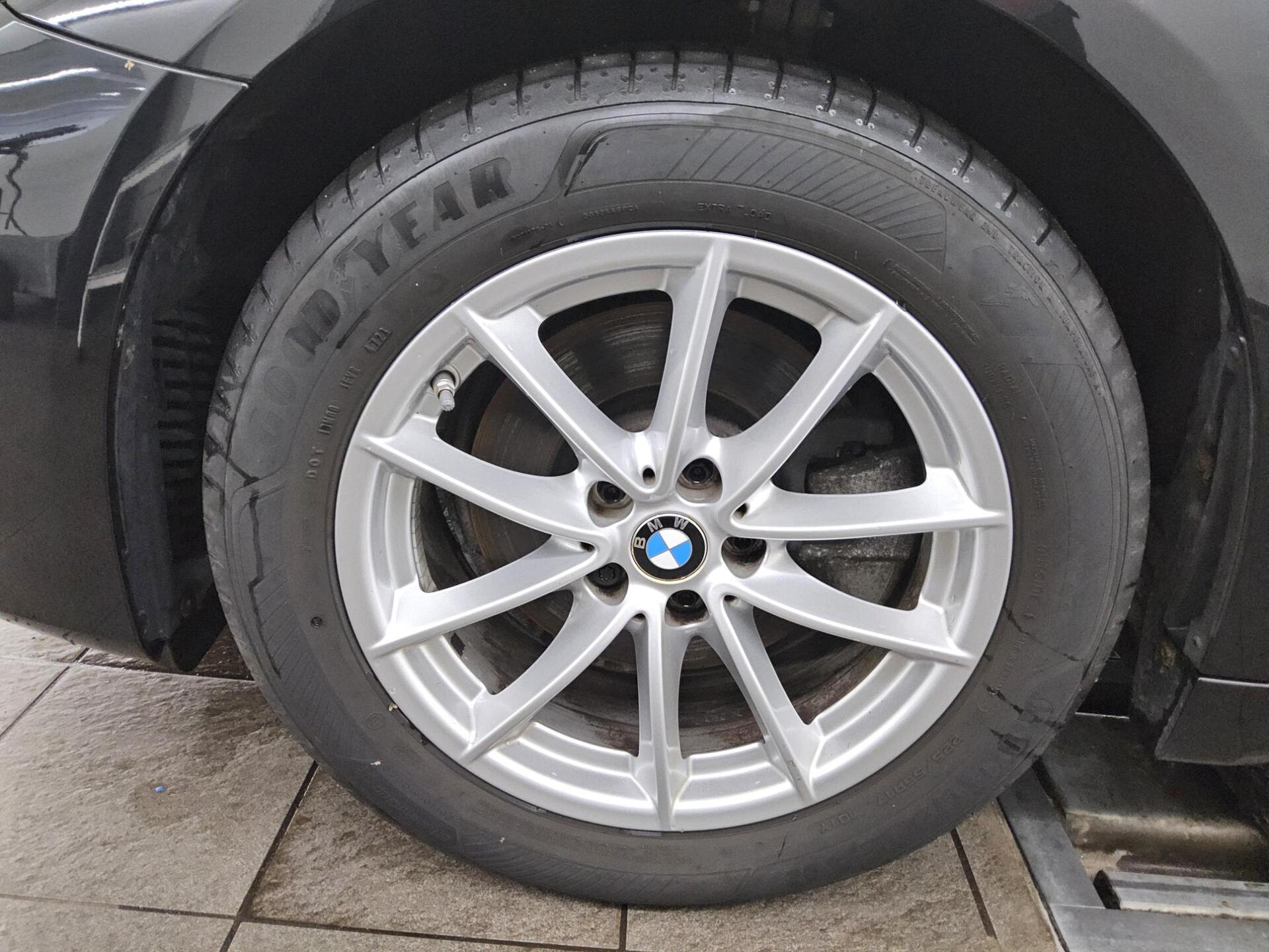 BMW 520dA Touring Leder Navi LED Pano 4xShz Klima 10
