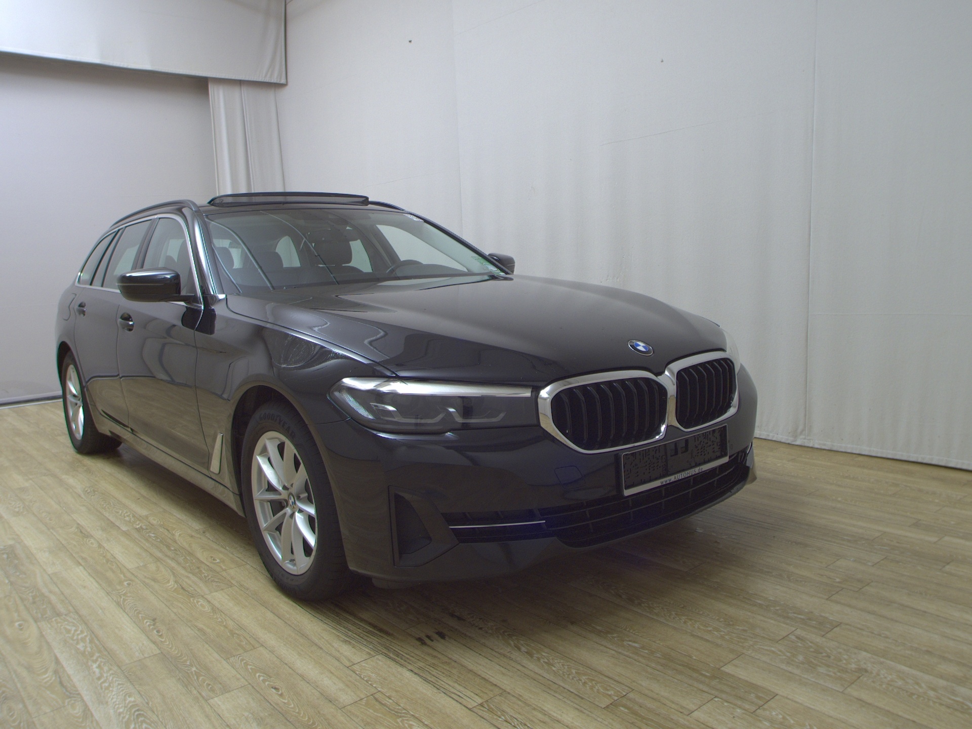 BMW 520dA Touring Leder Navi LED Pano 4xShz Klima 3