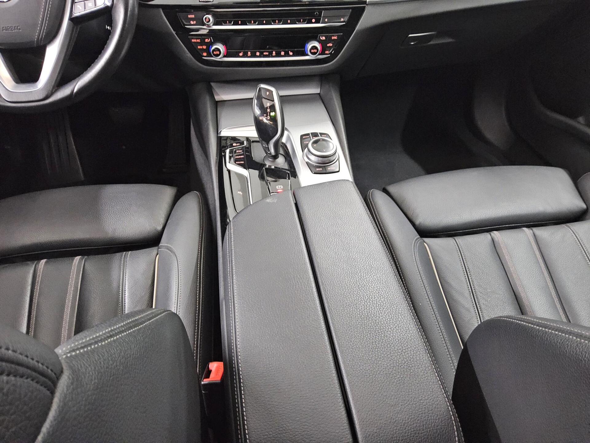 BMW 520dA Touring Leder Navi LED Pano 4xShz Klima 6