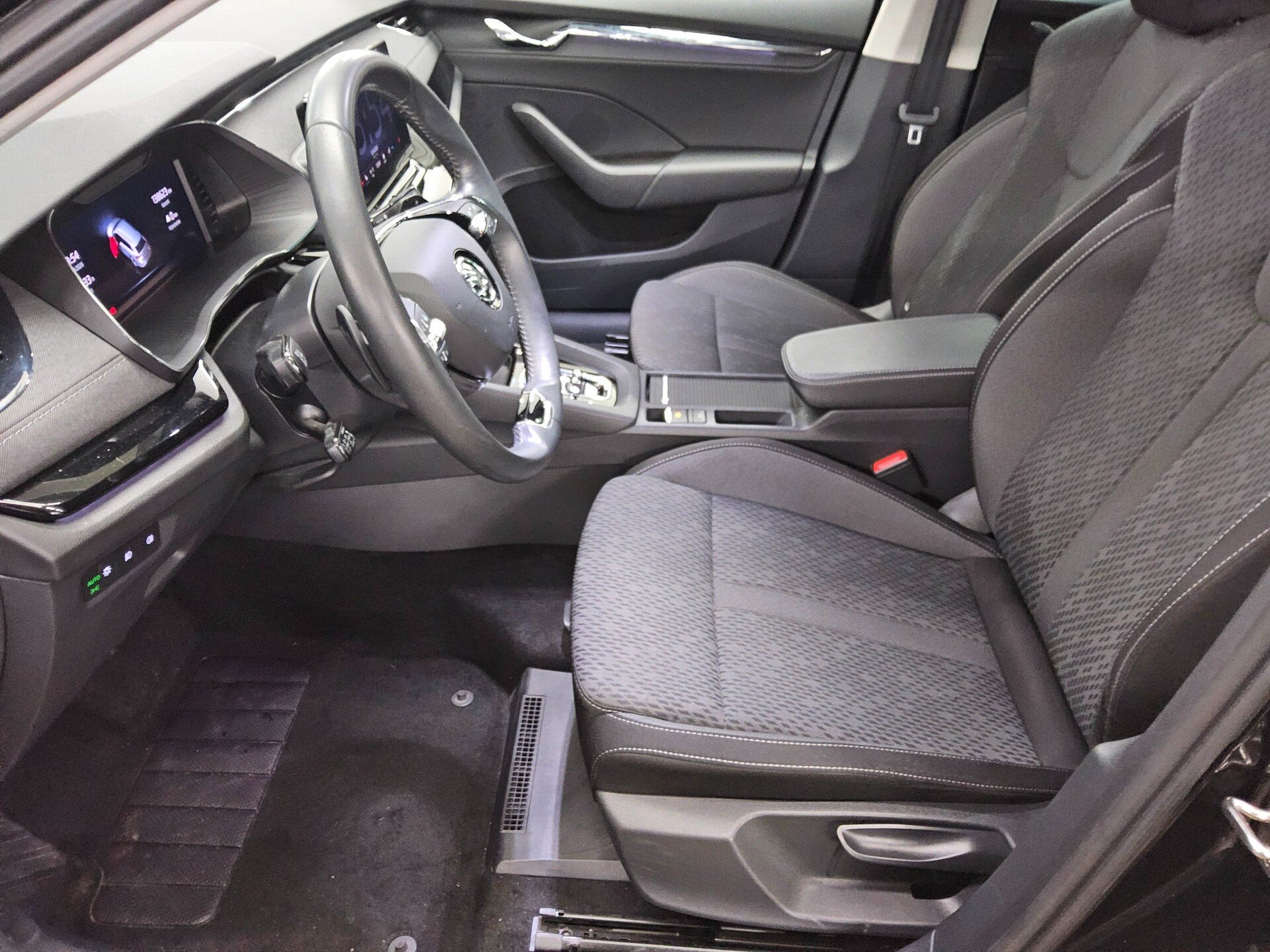 Skoda Octavia Kombi 1.5 TSI Style Navi LED RfK AHK ACC 9