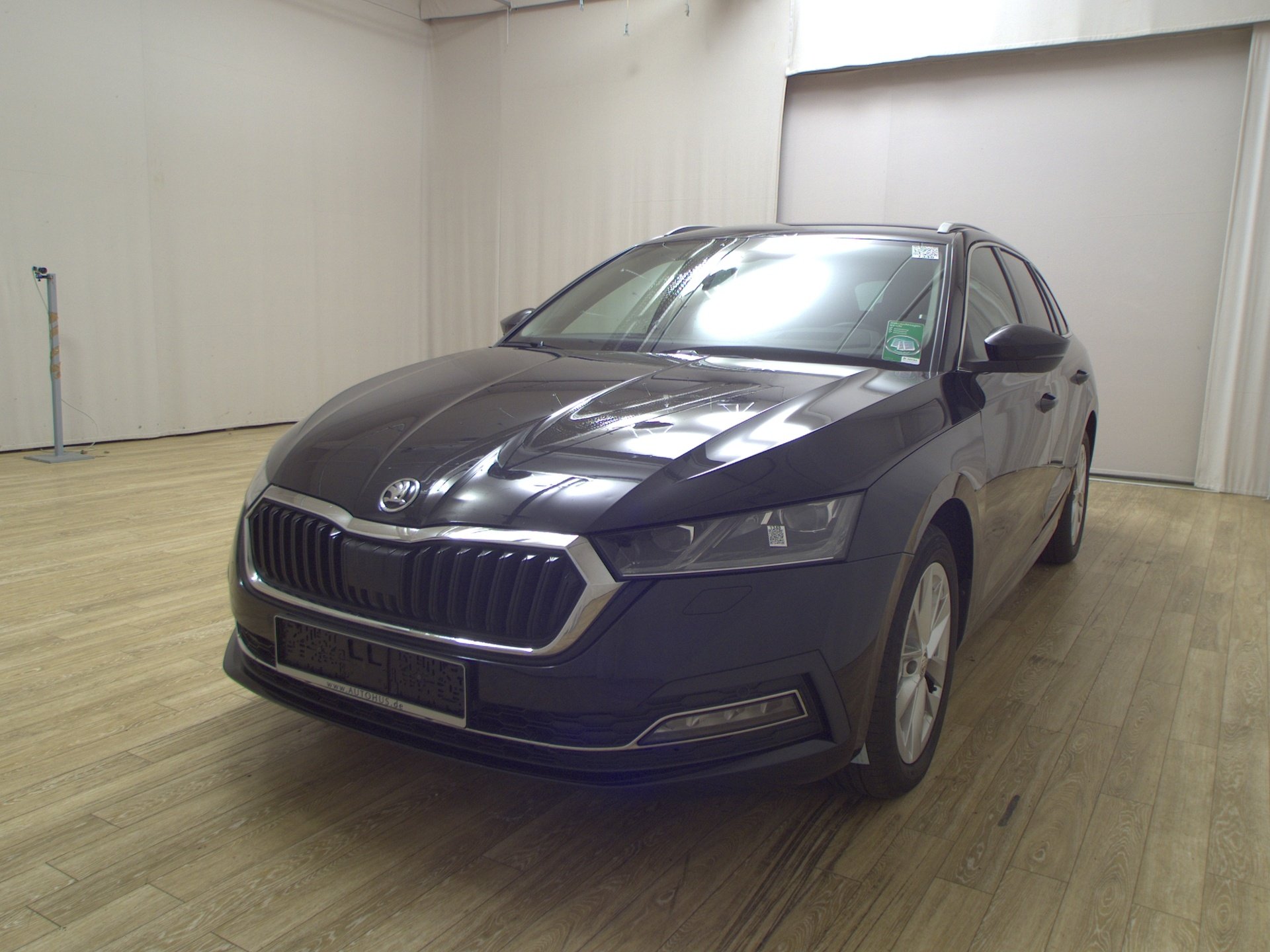Skoda Octavia Kombi 2.0 TDI Style Navi LED AID Shz HuD AHK 2
