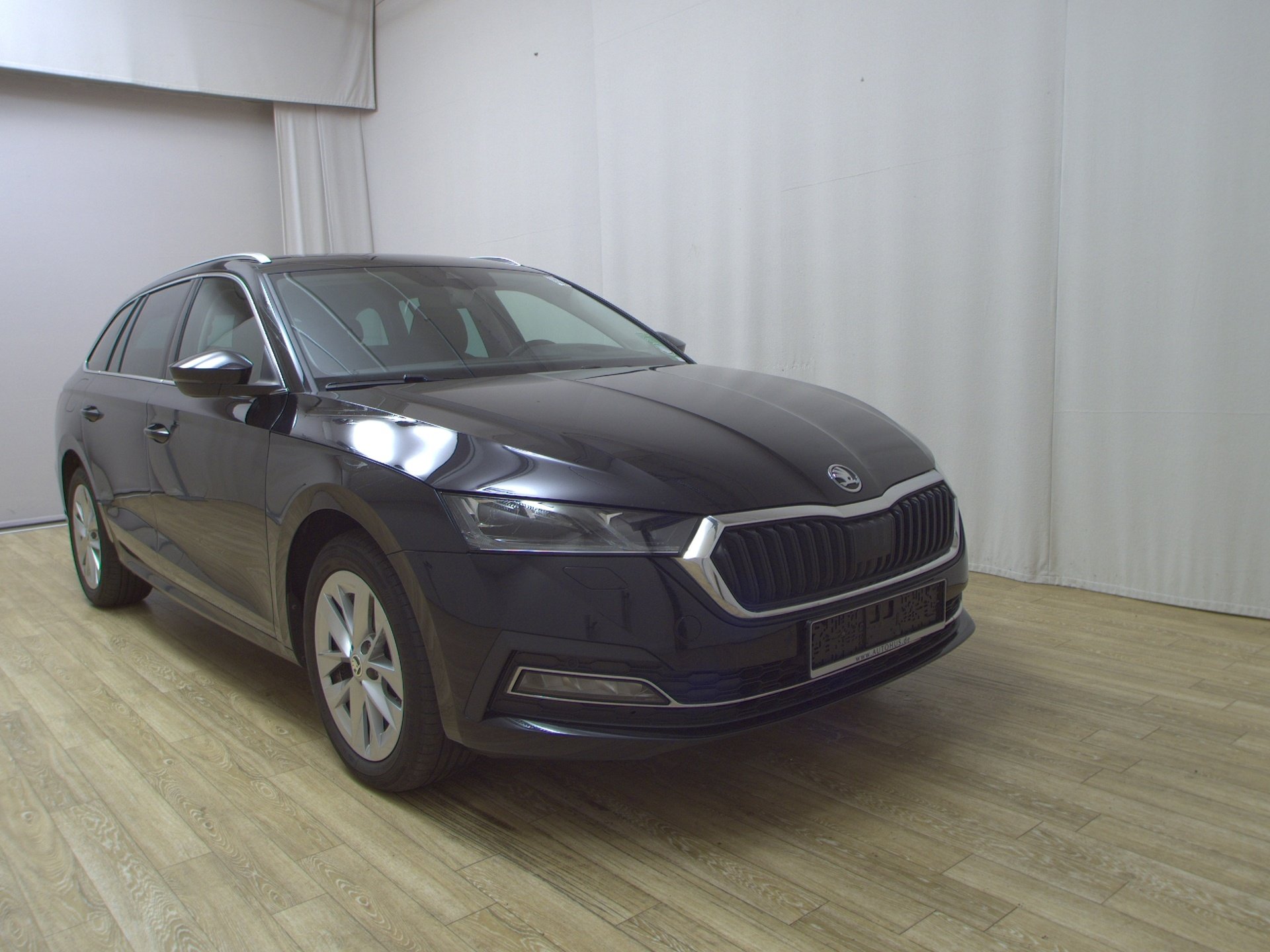 Skoda Octavia Kombi 2.0 TDI Style Navi LED AID Shz HuD AHK 3