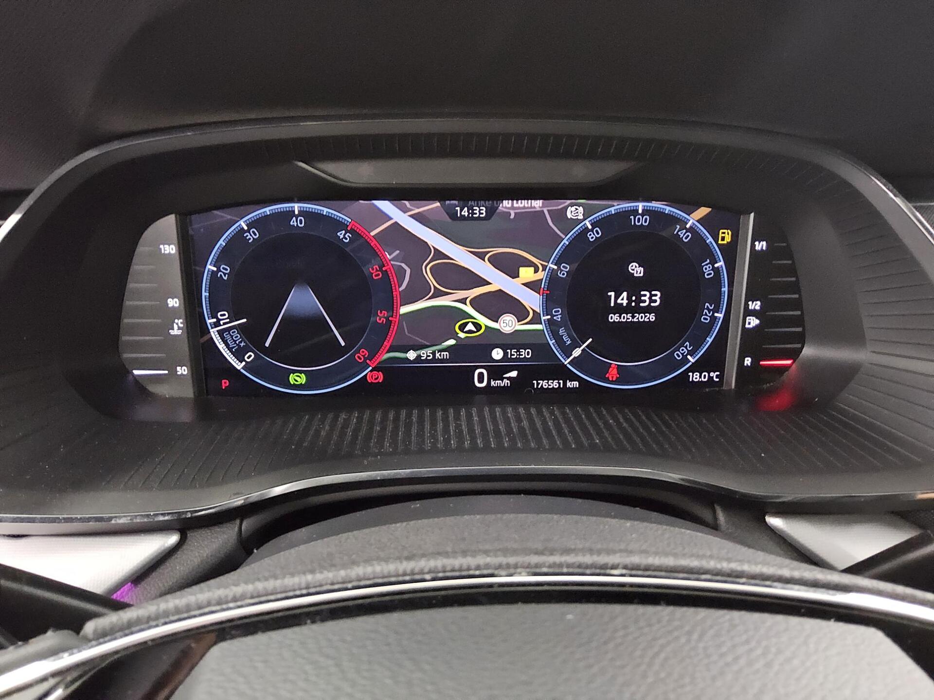 Skoda Octavia Kombi 2.0 TDI Style Navi LED AID Shz HuD AHK 8