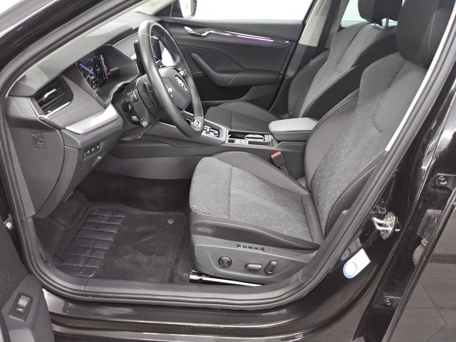 Skoda Octavia Kombi 2.0 TDI Style Navi LED AID Shz HuD AHK 9