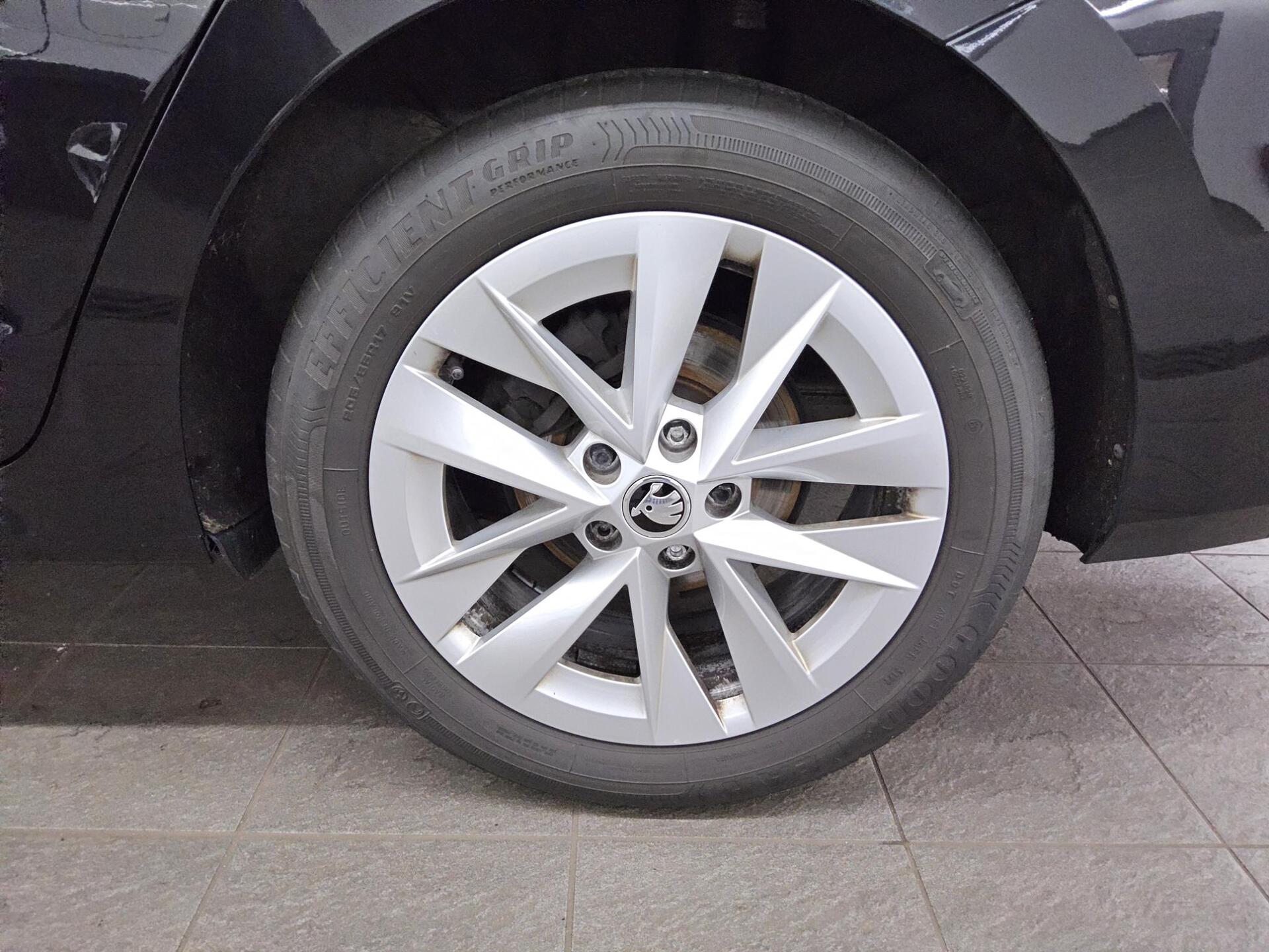 Skoda Octavia Kombi 2.0 TDI Style Navi LED AID Shz HuD AHK 11
