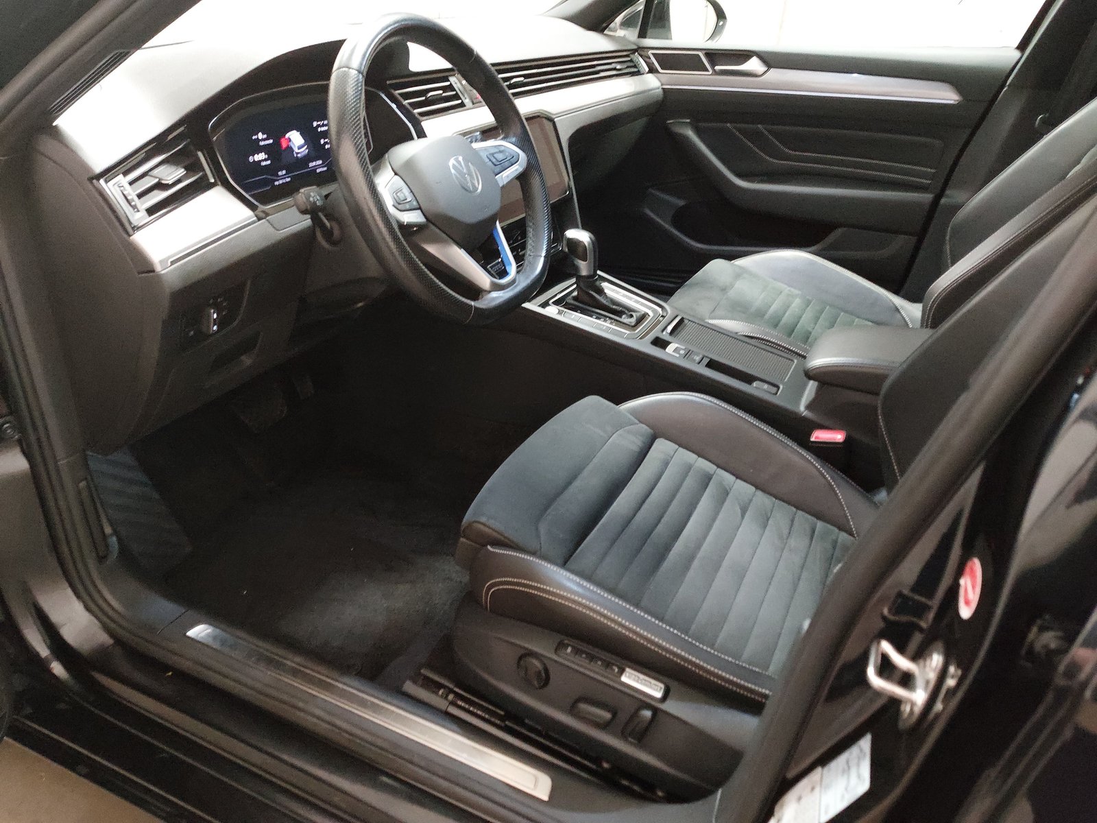 Volkswagen Passat Var. GTE 1.4 TSI Navi LED AID Pano AHK 6