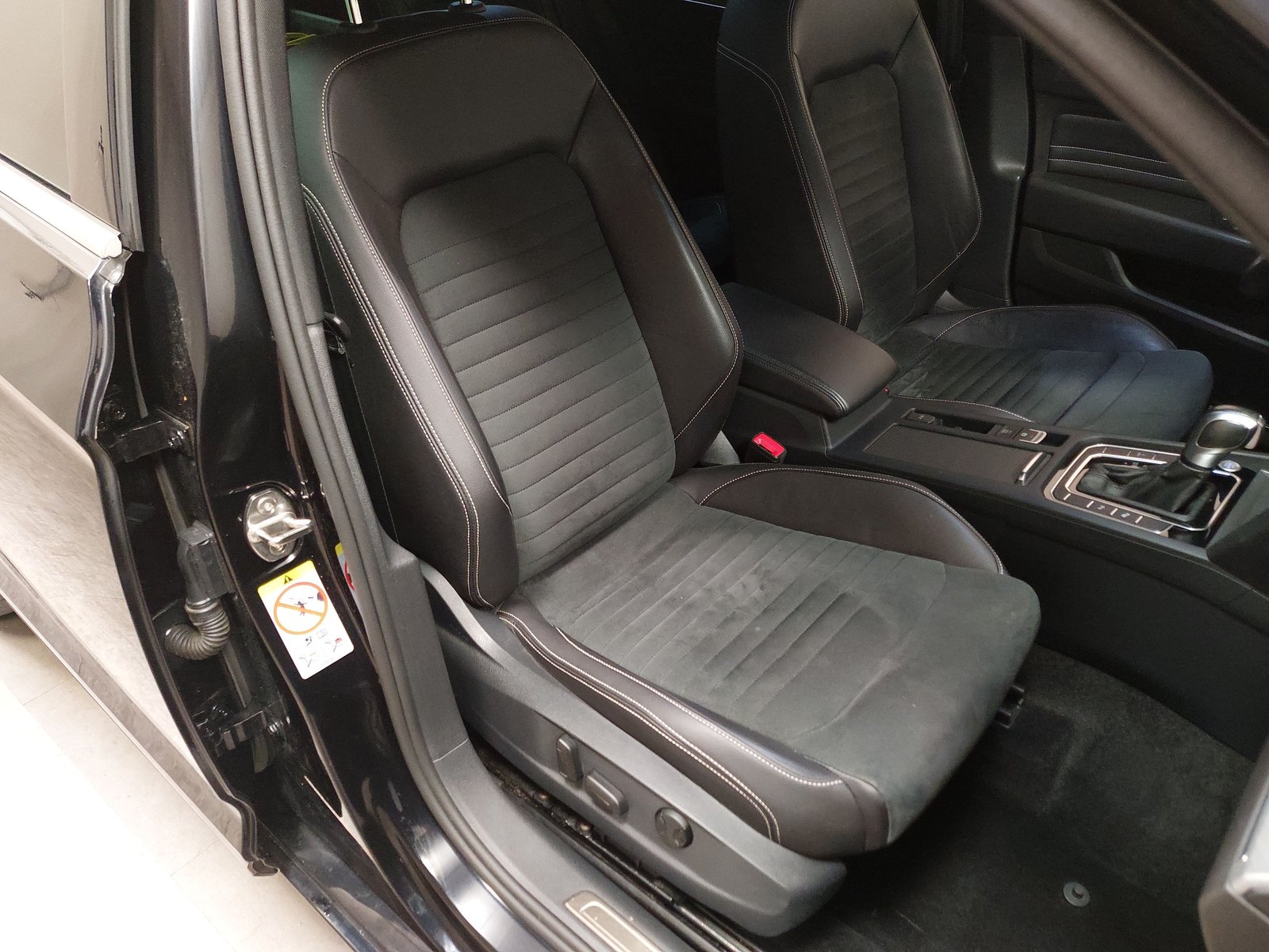 Volkswagen Passat Var. GTE 1.4 TSI Navi LED AID Pano AHK 10