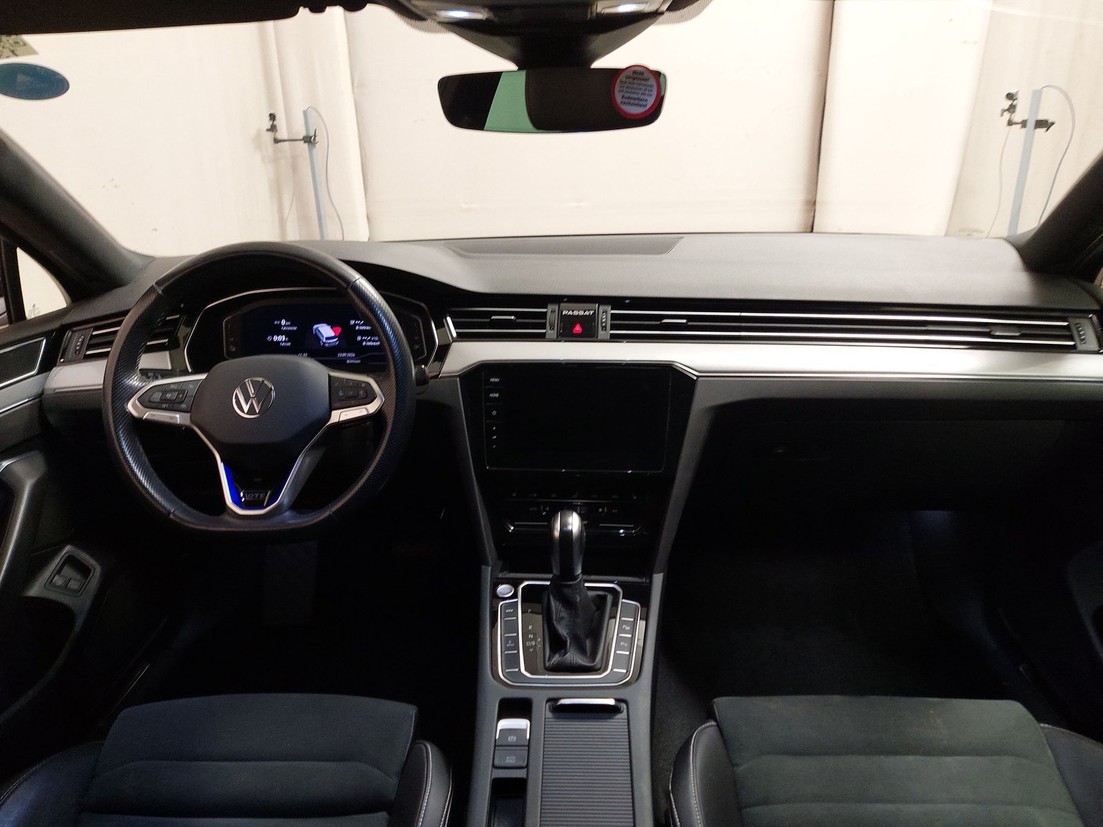 Volkswagen Passat Var. GTE 1.4 TSI Navi LED AID Pano AHK 16