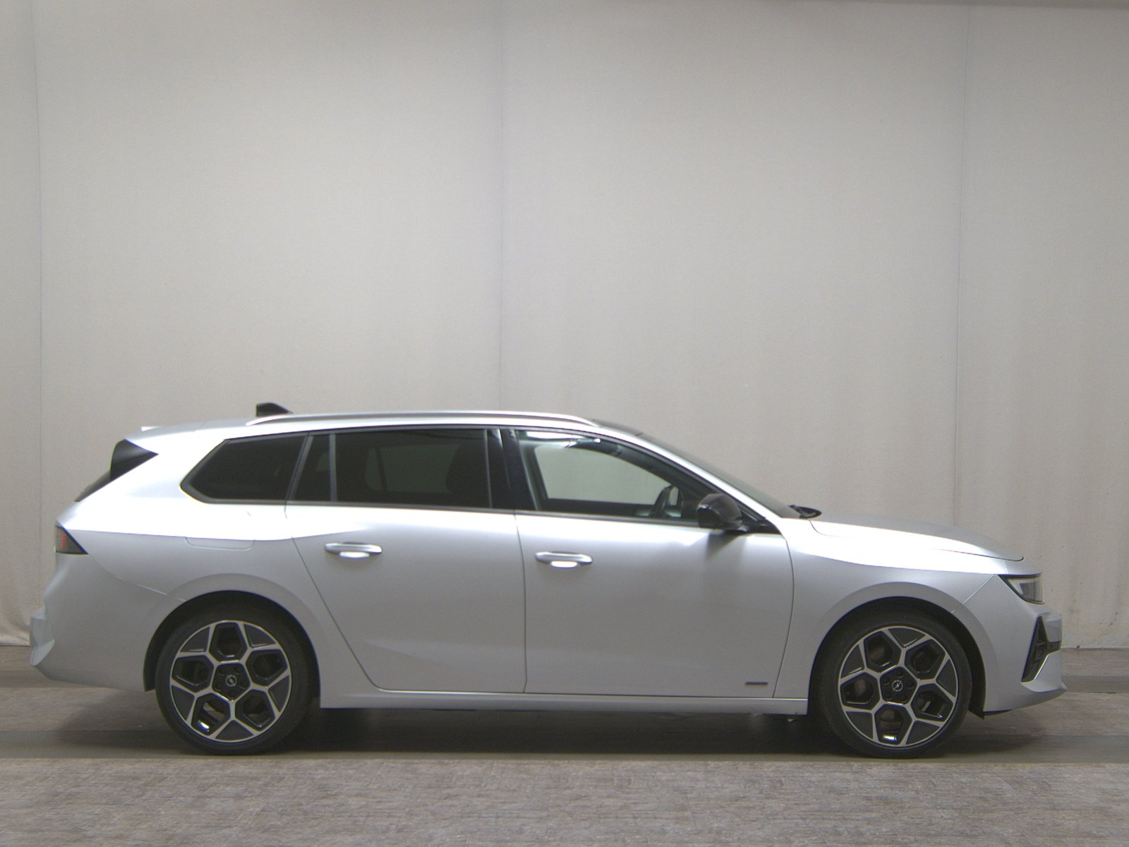 Opel Astra ST Ultimate 1.6 Hybrid T-Leder Nav LED HuD