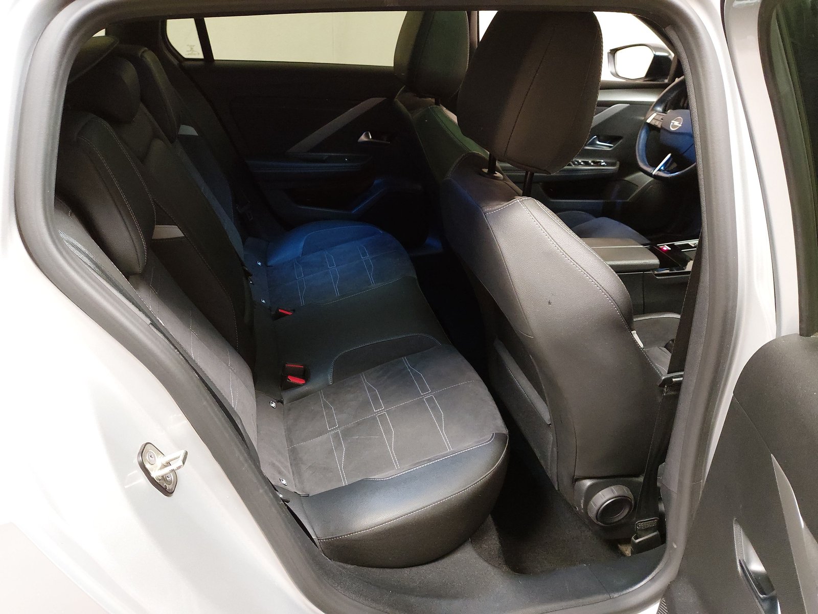 Opel Astra ST Ultimate 1.6 Hybrid T-Leder Nav LED HuD 12