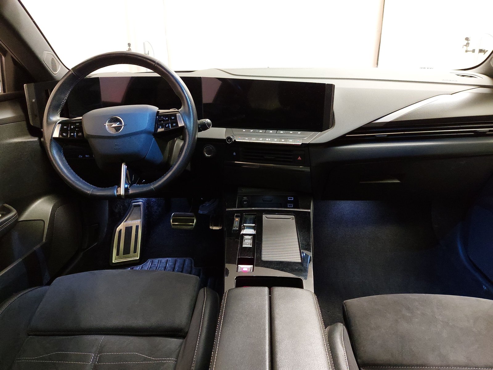 Opel Astra ST Ultimate 1.6 Hybrid T-Leder Nav LED HuD 19