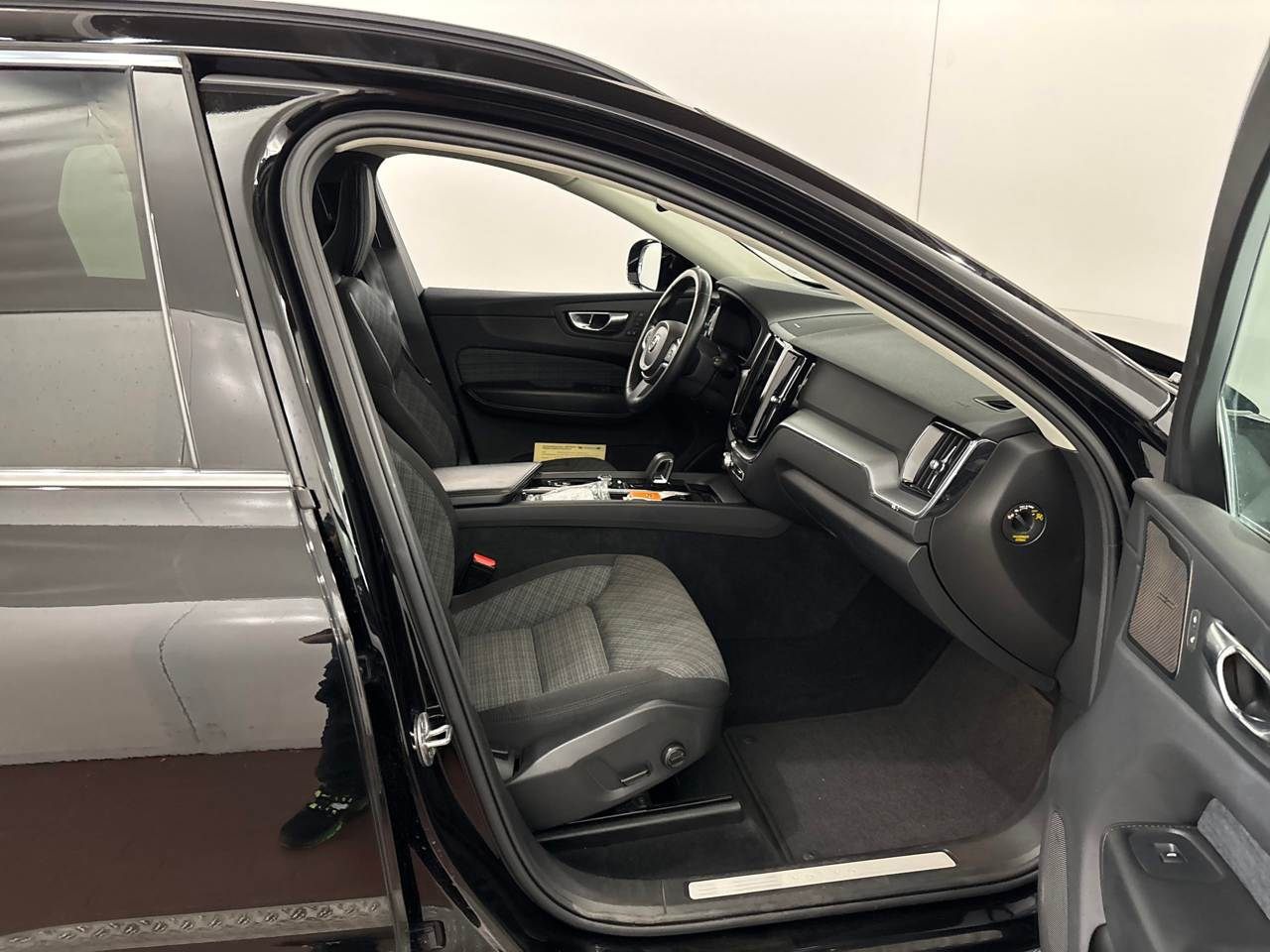 Volvo XC60 B4 D Momentum Pro XENIUM PAKET AHK LENKRADHZG 360° 6