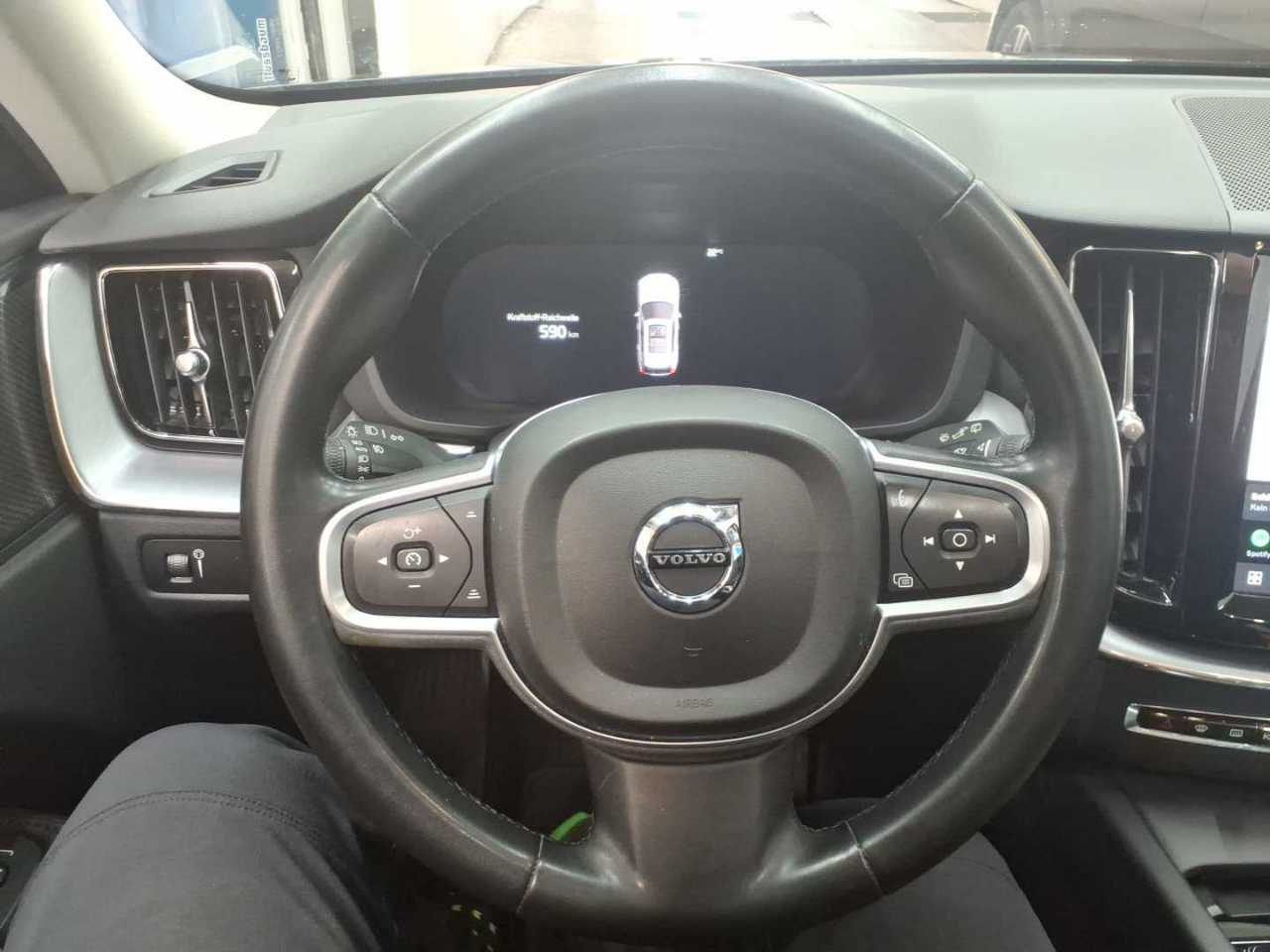 Volvo XC60 B4 D Momentum Pro XENIUM PAKET AHK LENKRADHZG 360° 7