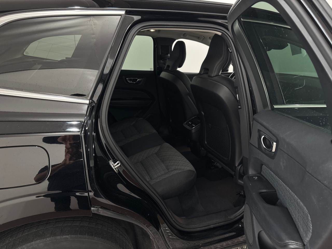 Volvo XC60 B4 D Momentum Pro XENIUM PAKET AHK LENKRADHZG 360° 9