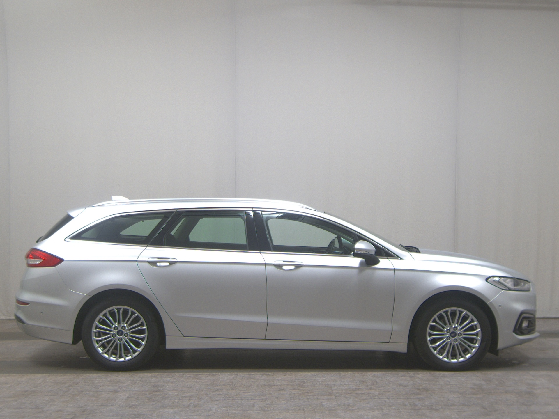 Ford Mondeo Turnier 2.0 EB Titanium Navi LED ACC Shz