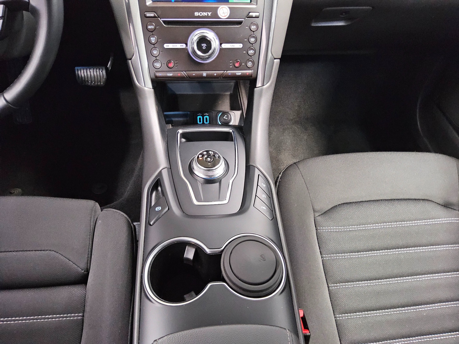 Ford Mondeo Turnier 2.0 EB Titanium Navi LED ACC Shz 6