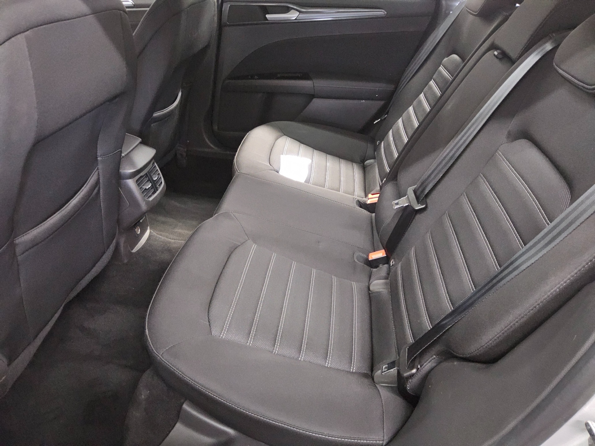 Ford Mondeo Turnier 2.0 EB Titanium Navi LED ACC Shz 13