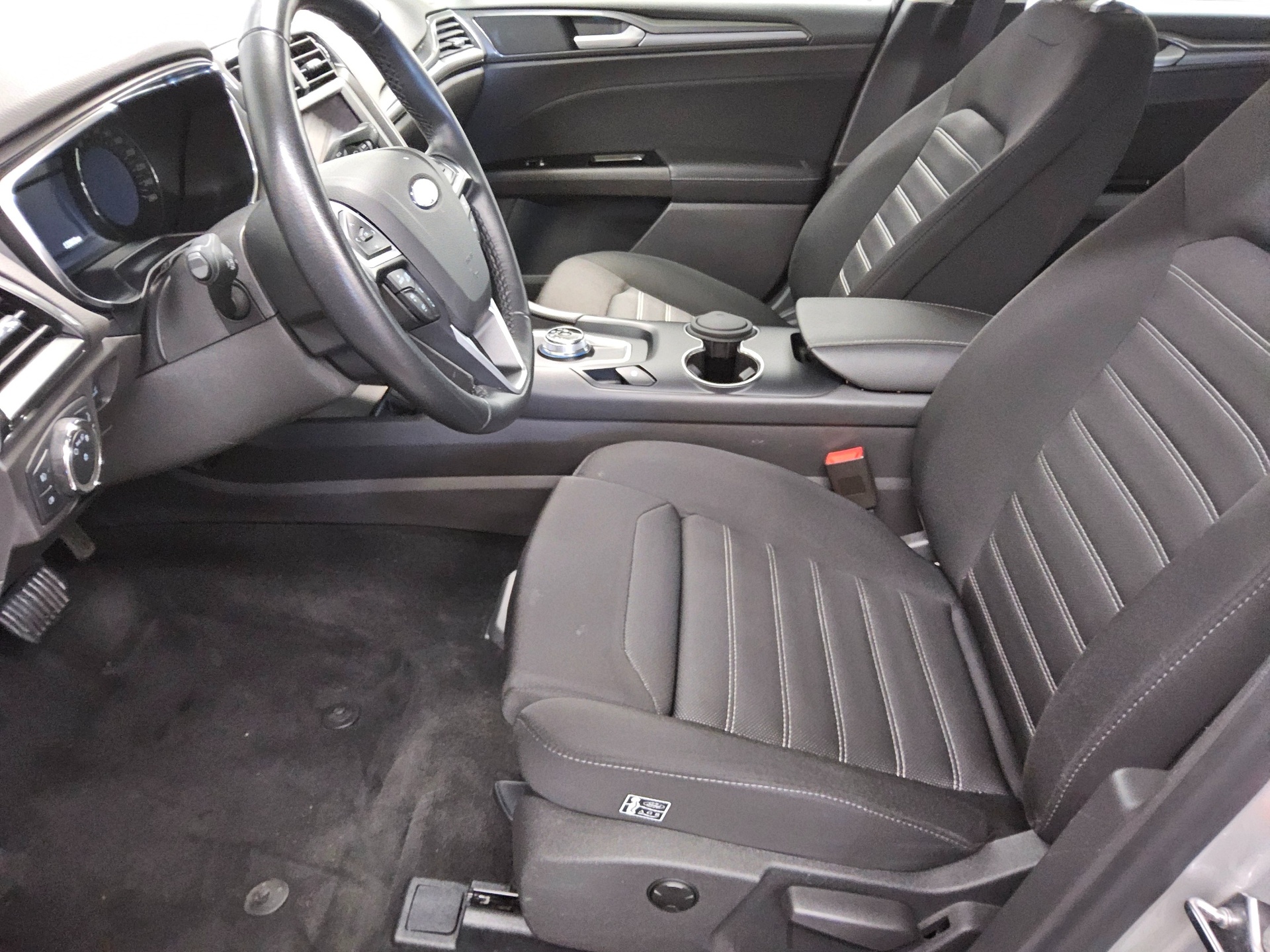 Ford Mondeo Turnier 2.0 EB Titanium Navi LED ACC Shz 8