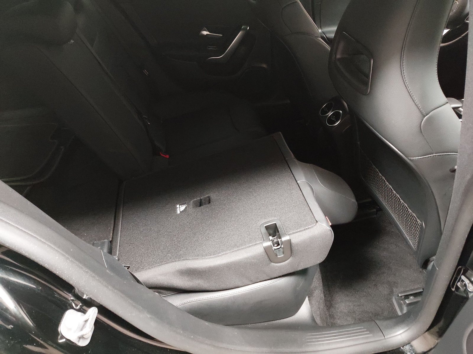 Mercedes-Benz CLA 200 SB d Progressive Leder Navi LED RFK Shz 11