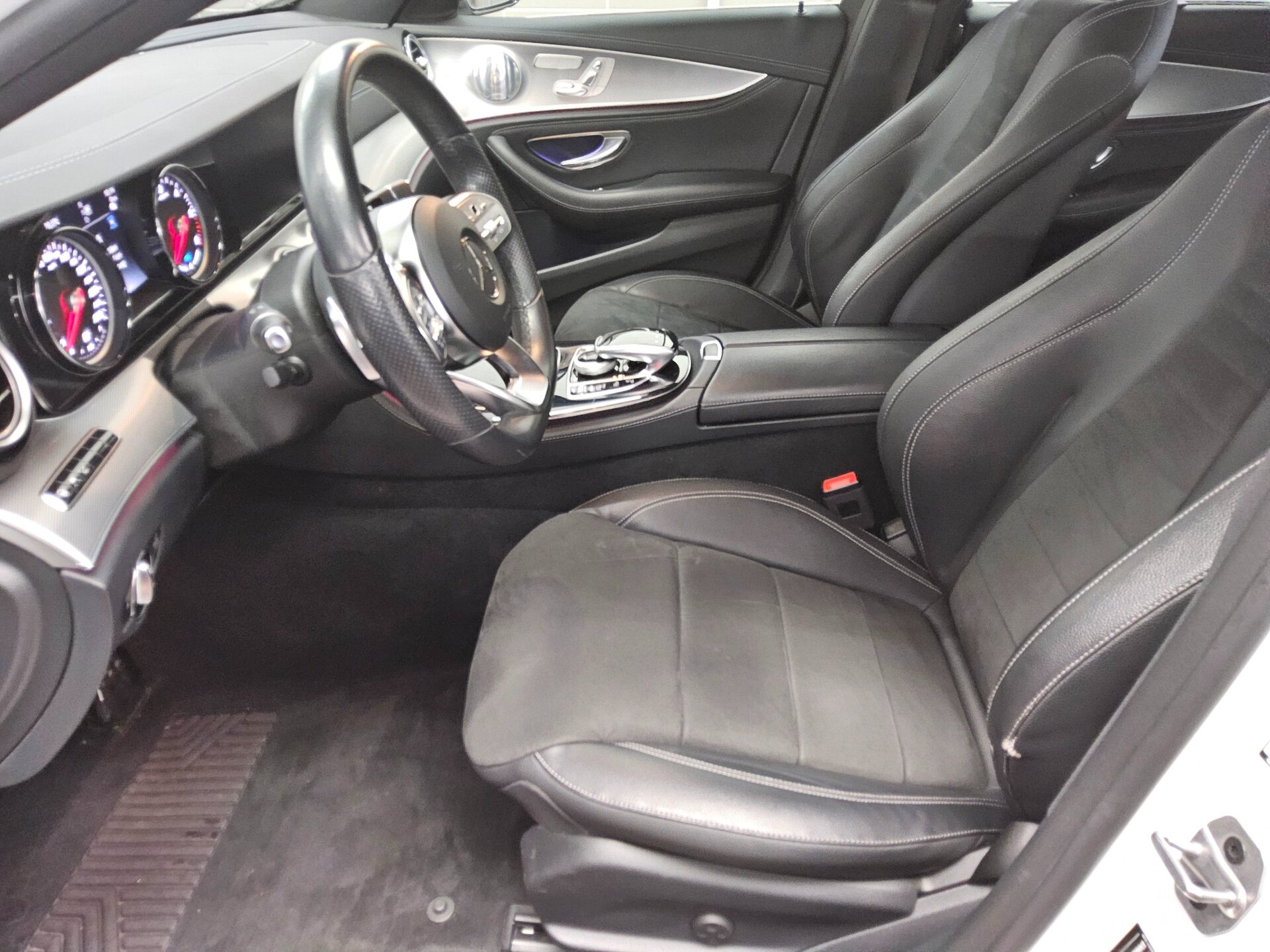 Mercedes-Benz E 300 T de AMG-Line Navi HuD Burmester Distr.+ 8