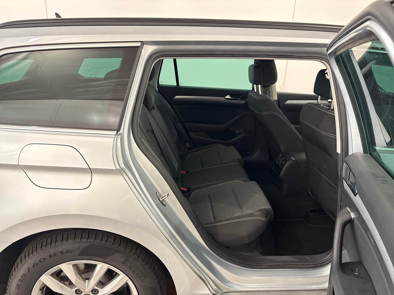 Volkswagen Passat Variant 2.0 TDI Business NAVI LED SHZ RFK 7