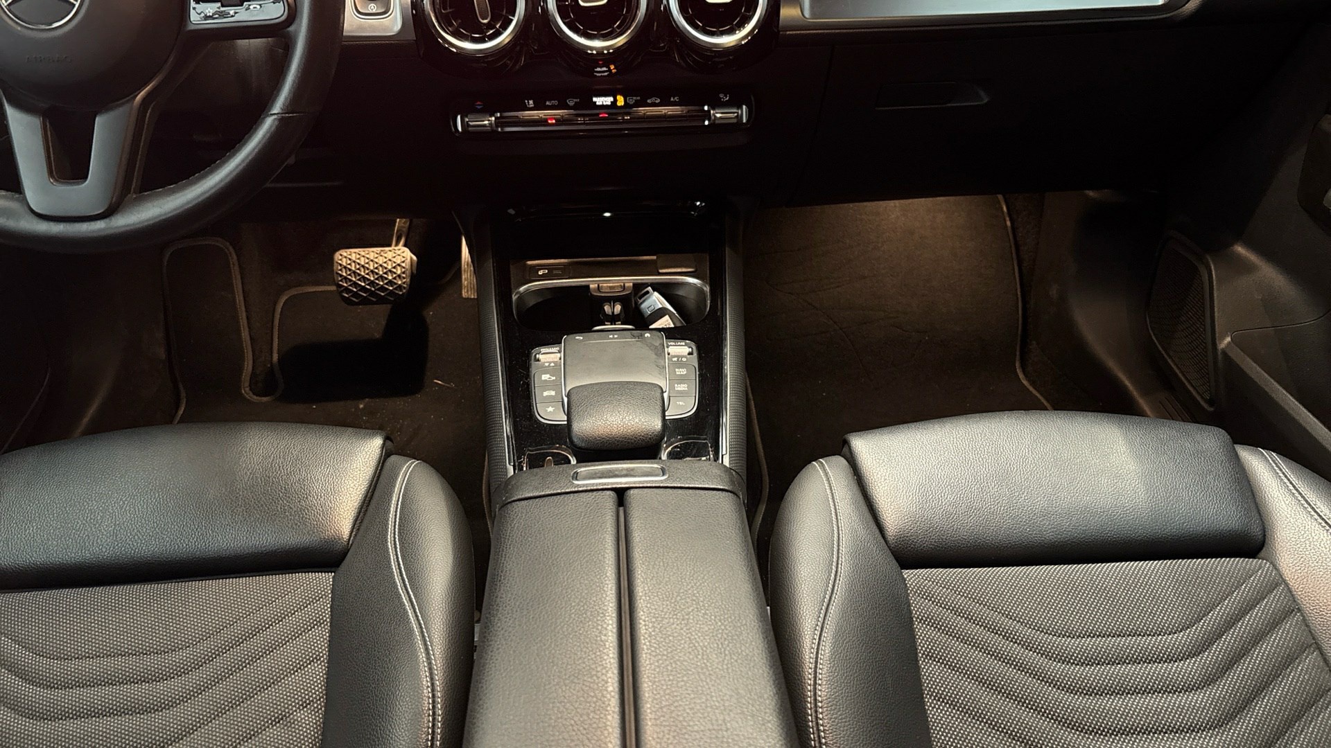 Mercedes-Benz GLB 200 d Style NAVI KLIMAAUT RADIO TEMPO MFL 10