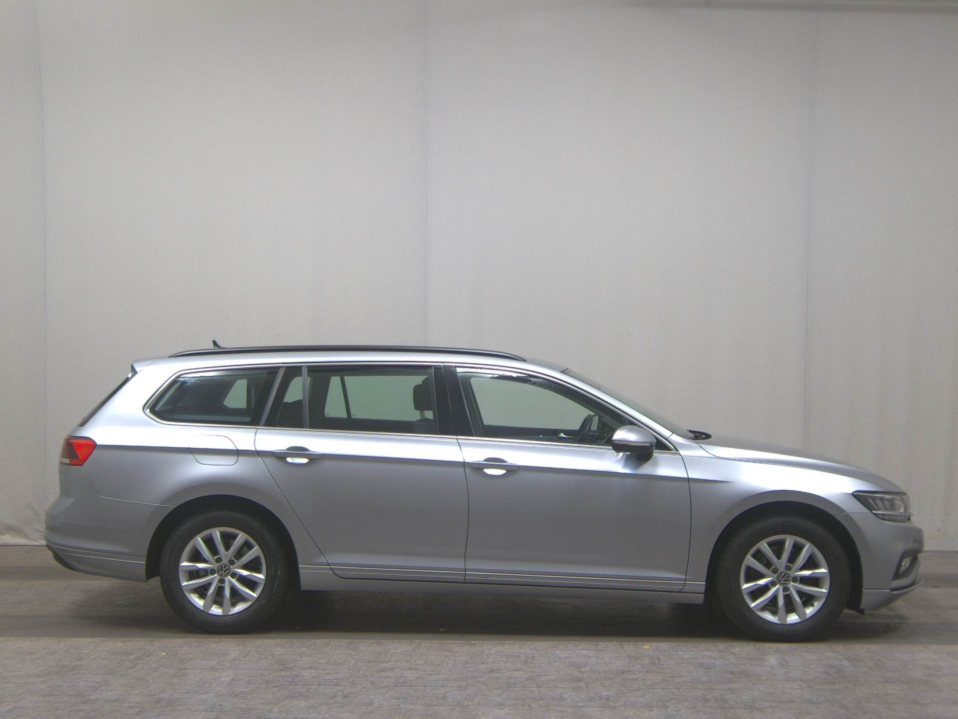 Volkswagen Passat Var. 2.0 TDI Business Navi LED AID Shz RFK