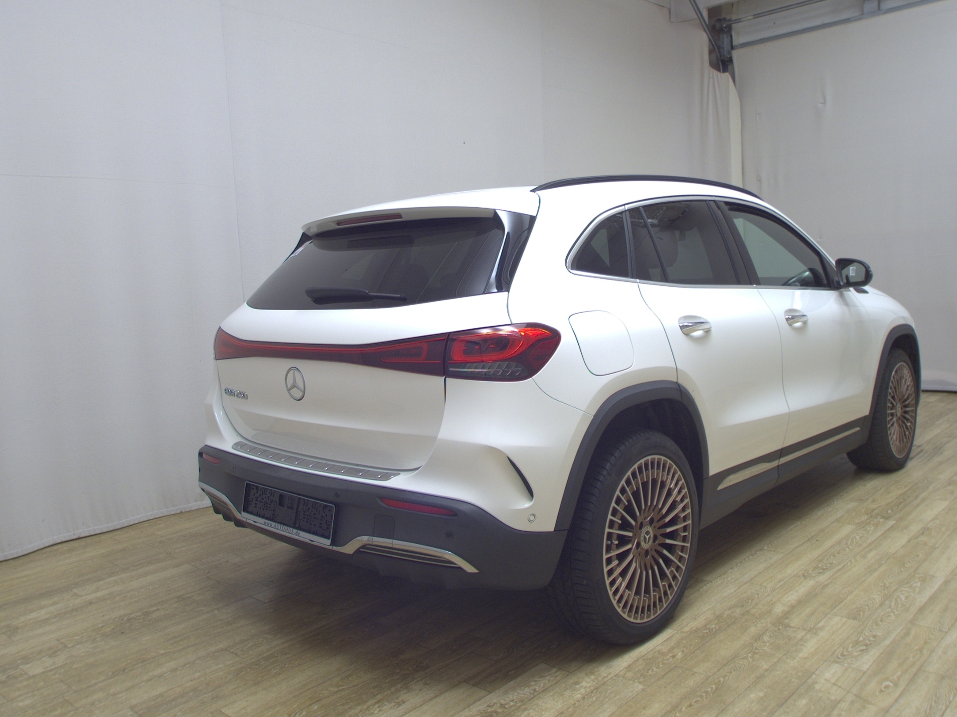 Mercedes-Benz EQA 250 Edition 1 AMG Leder Navi LED Pano Sound 4