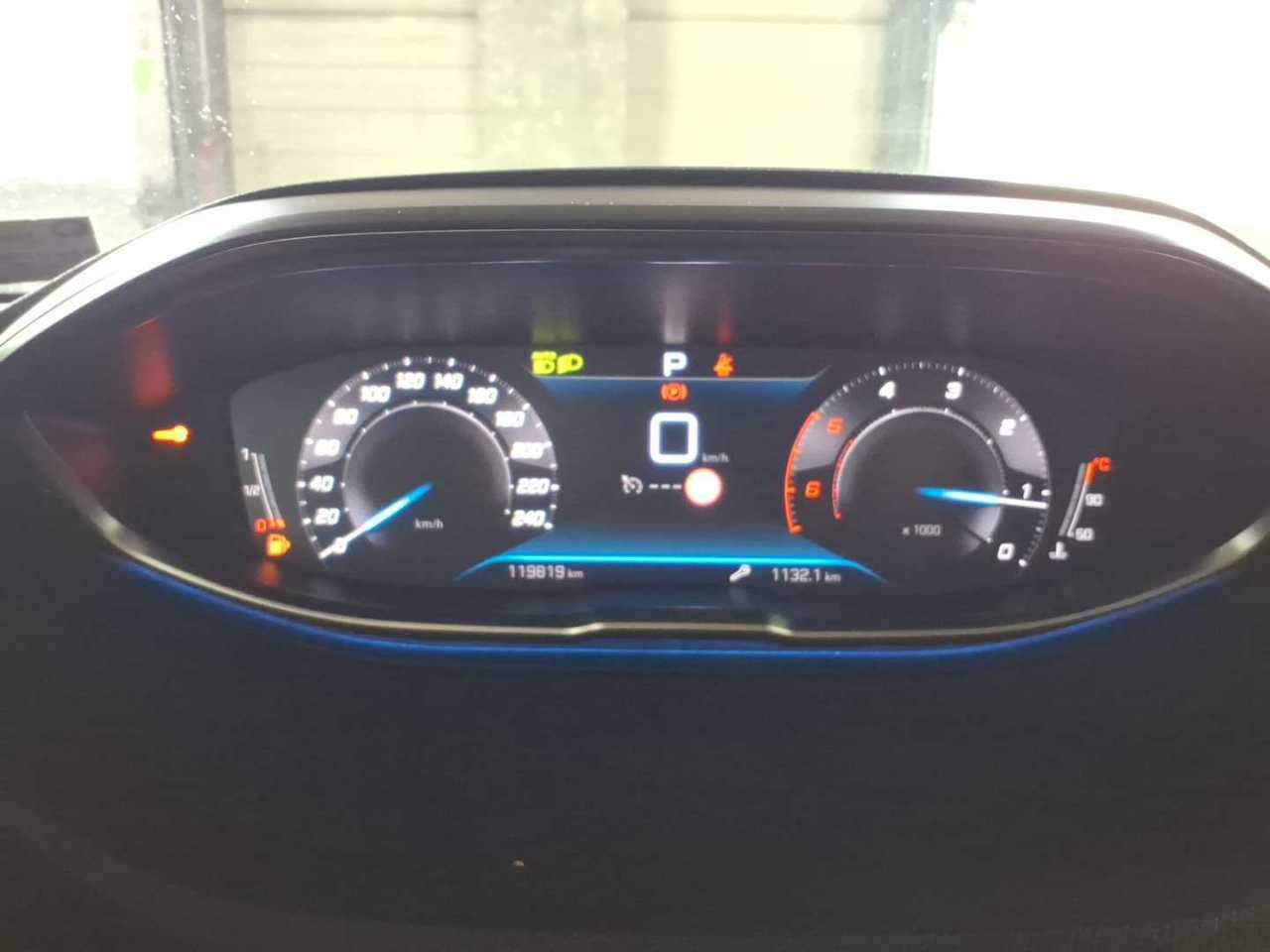 Peugeot 5008 BlueHDi 130 Allure NAVI LED SHZ RFK 8