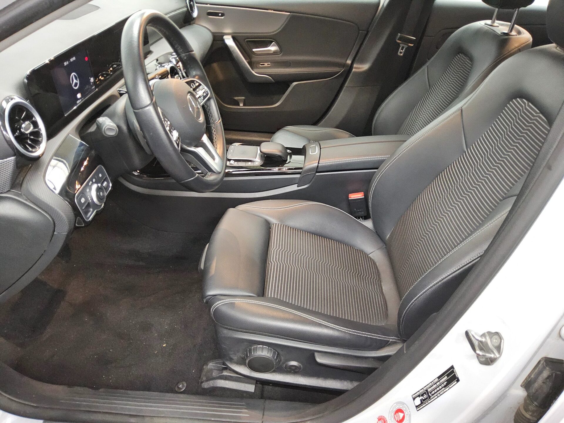 Mercedes-Benz A 250 e Progressive T-Leder Navi LED MBUX HuD 9