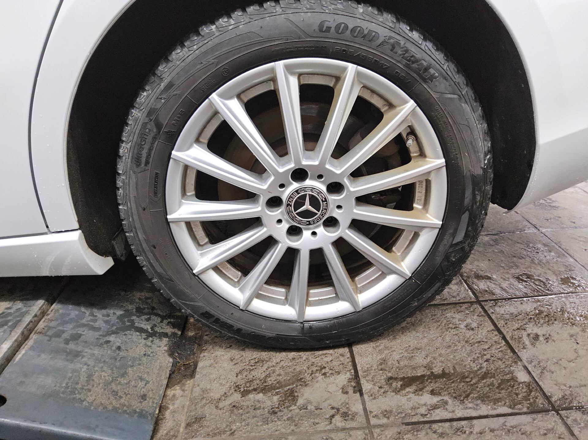 Mercedes-Benz A 250 e Progressive T-Leder Navi LED MBUX HuD 11