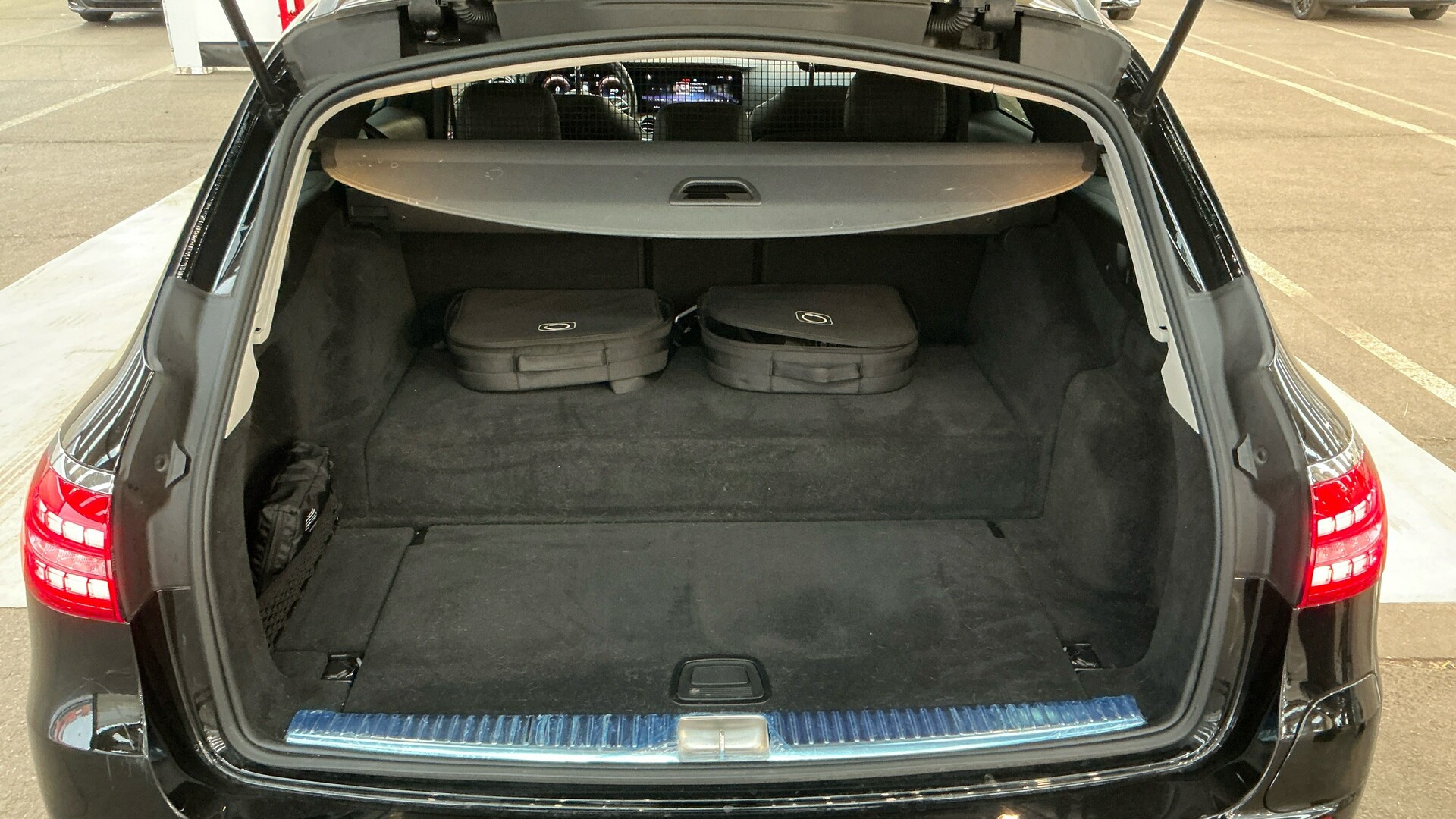 Mercedes-Benz E 300 T de Avantgarde NAVI KLIMAAUT LED RADIO TEMPO 12