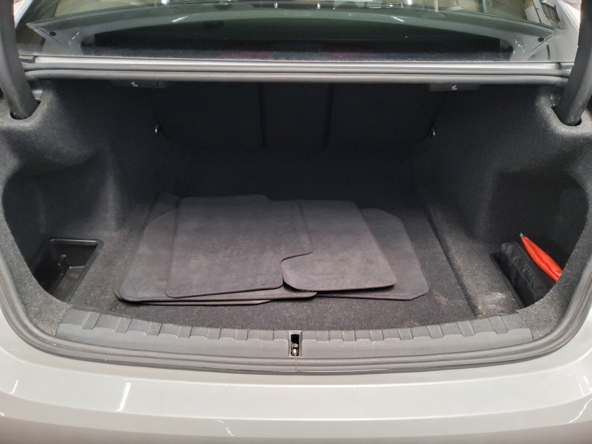 BMW 320dA T-Leder Navi LED LC prof. HiFi 12