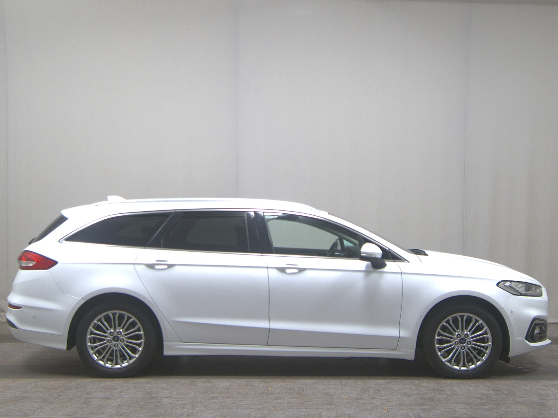Ford Mondeo Turnier 2.0 EB Titanium Navi LED AHK Shz
