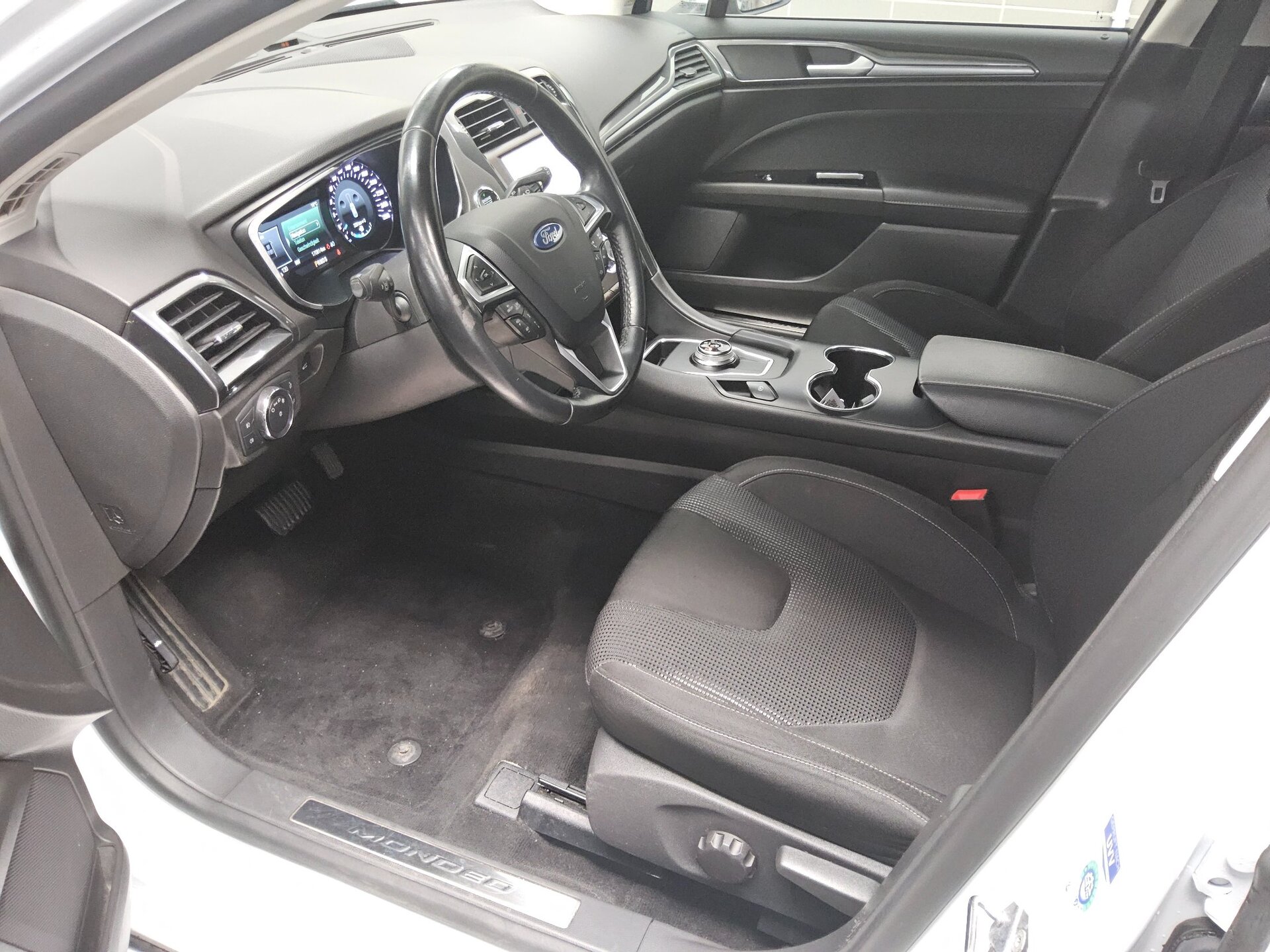 Ford Mondeo Turnier 2.0 EB Titanium Navi LED AHK Shz 8