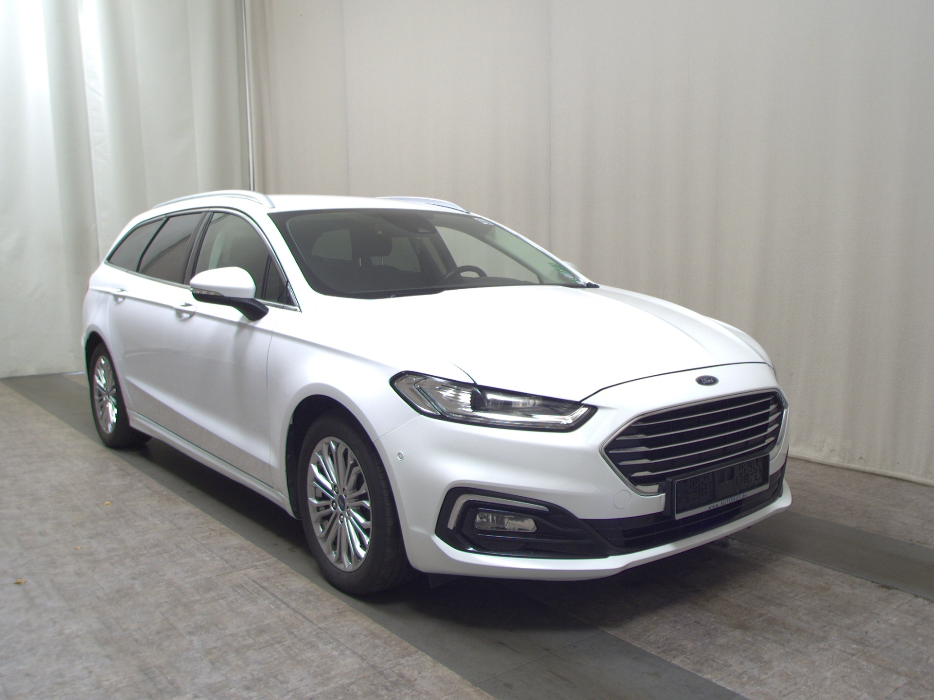 Ford Mondeo Turnier 2.0 EB Titanium Navi LED AHK Shz 3