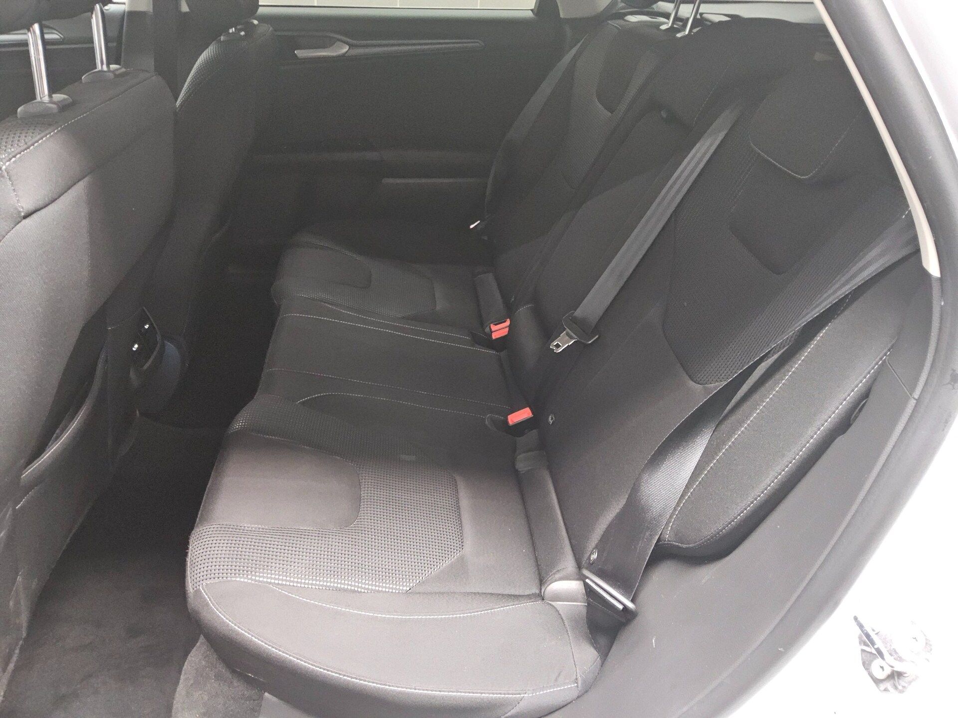 Ford Mondeo Turnier 2.0 EB Titanium Navi LED AHK Shz 13